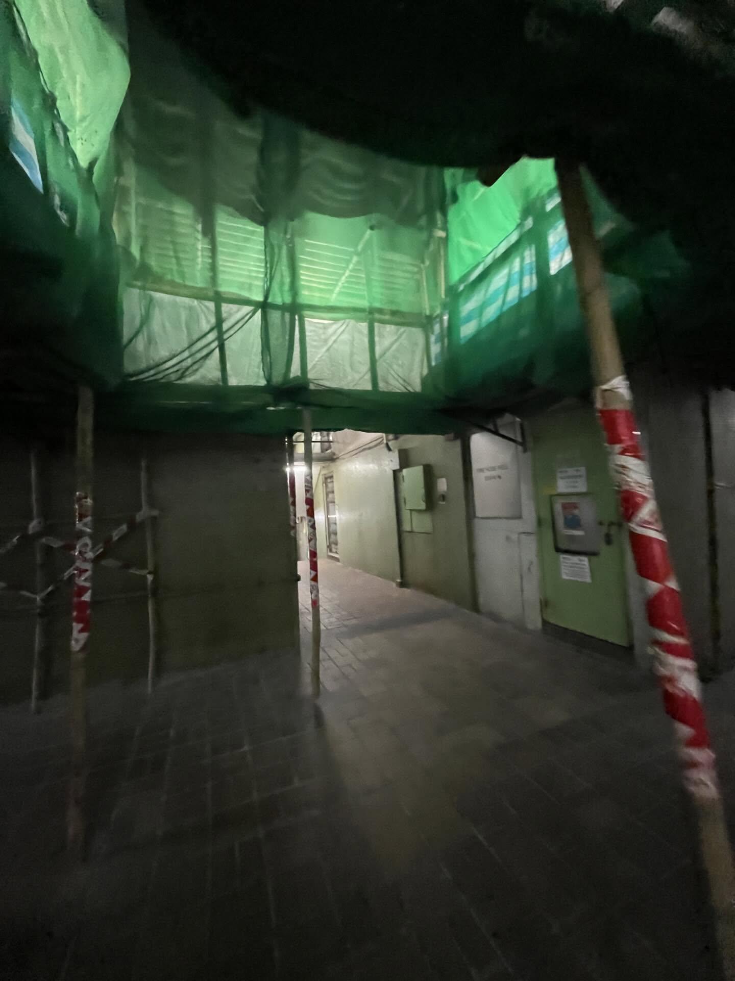 穗禾苑共有9座,每座有36層,前年起進行翻新大維修,造價逾3.88億,全部大廈均搭棚。(Threads)