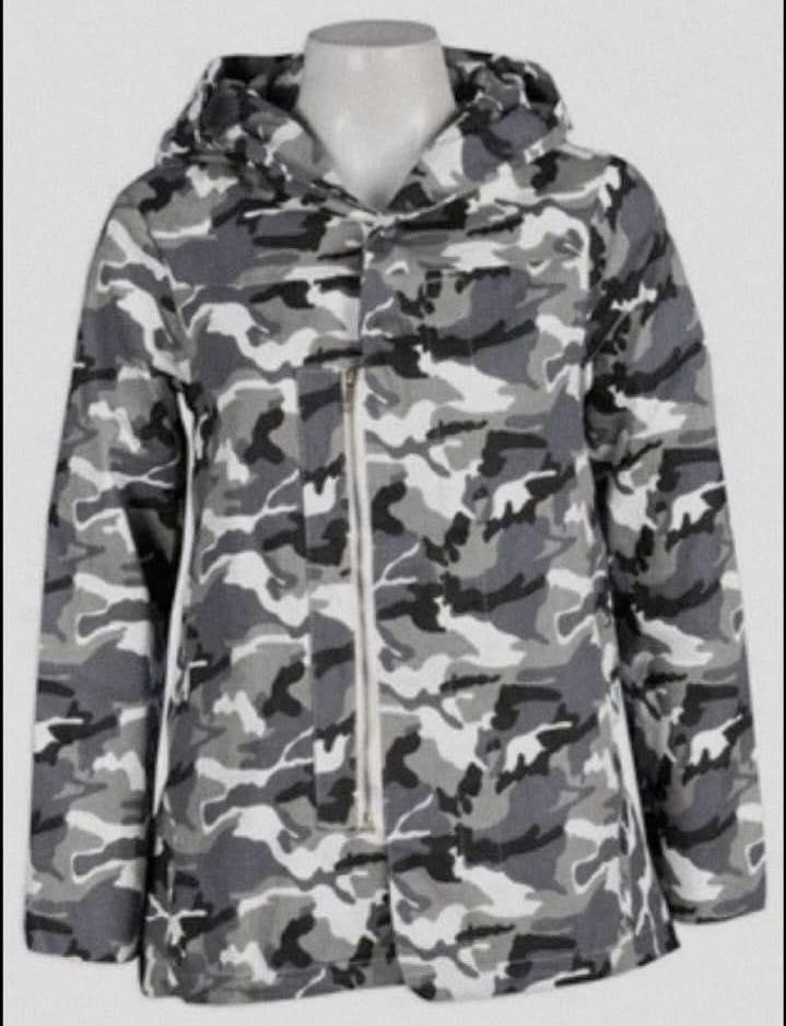 屯門87歲老翁梁煥堯失蹤,失蹤前衣著為迷彩黑白外套,黑色長褲。(fb「香港守望者服務團」圖片)