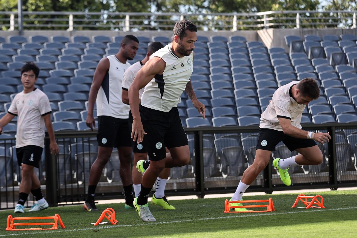 大埔足球會出戰亞冠二小組作客澳洲麥克亞瑟,將會在賽事中帶上黑色臂紗作賽,賽事開始前將進行一分鐘默哀。(大埔足球會FB)