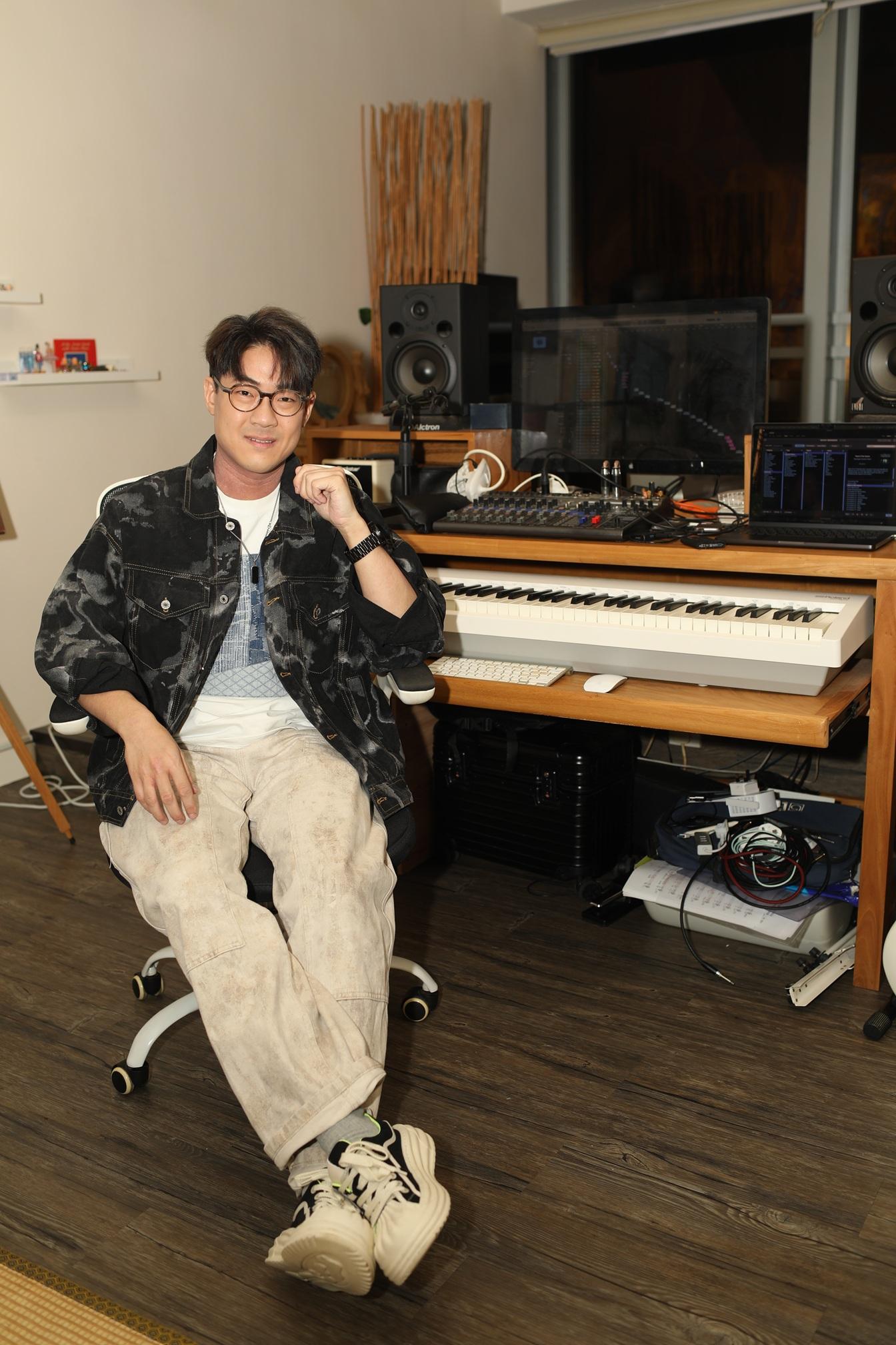 羅啟豪抱病為《在你和故事之間》演唱會進行排練。