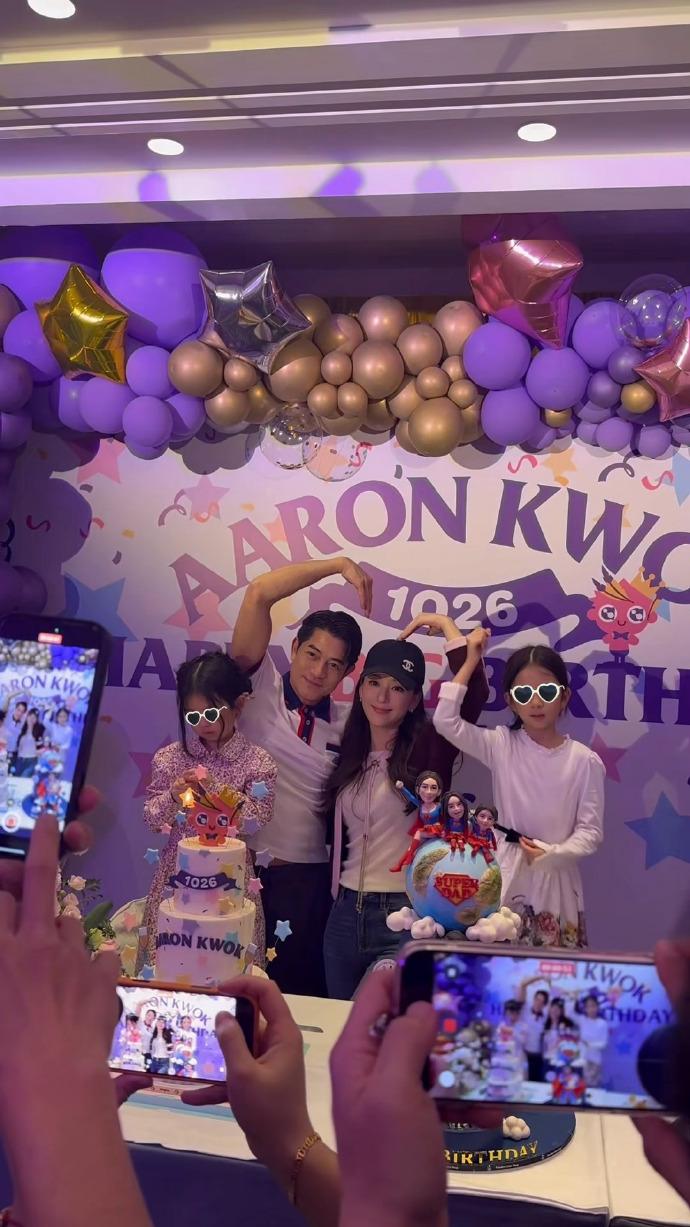 方媛在產女數天後現身城城的60歲生日會,大曬弗爆身材。