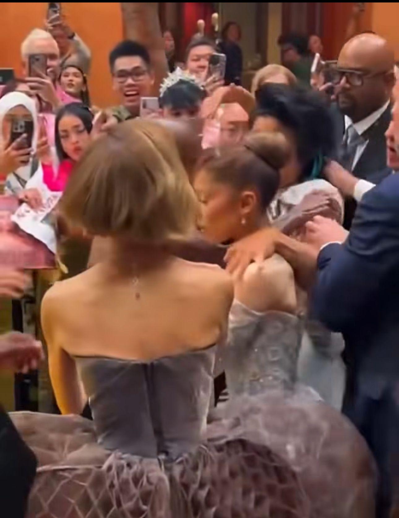 Ariana Grande遇狂迷埋身,拍檔Cynthia英勇護花。