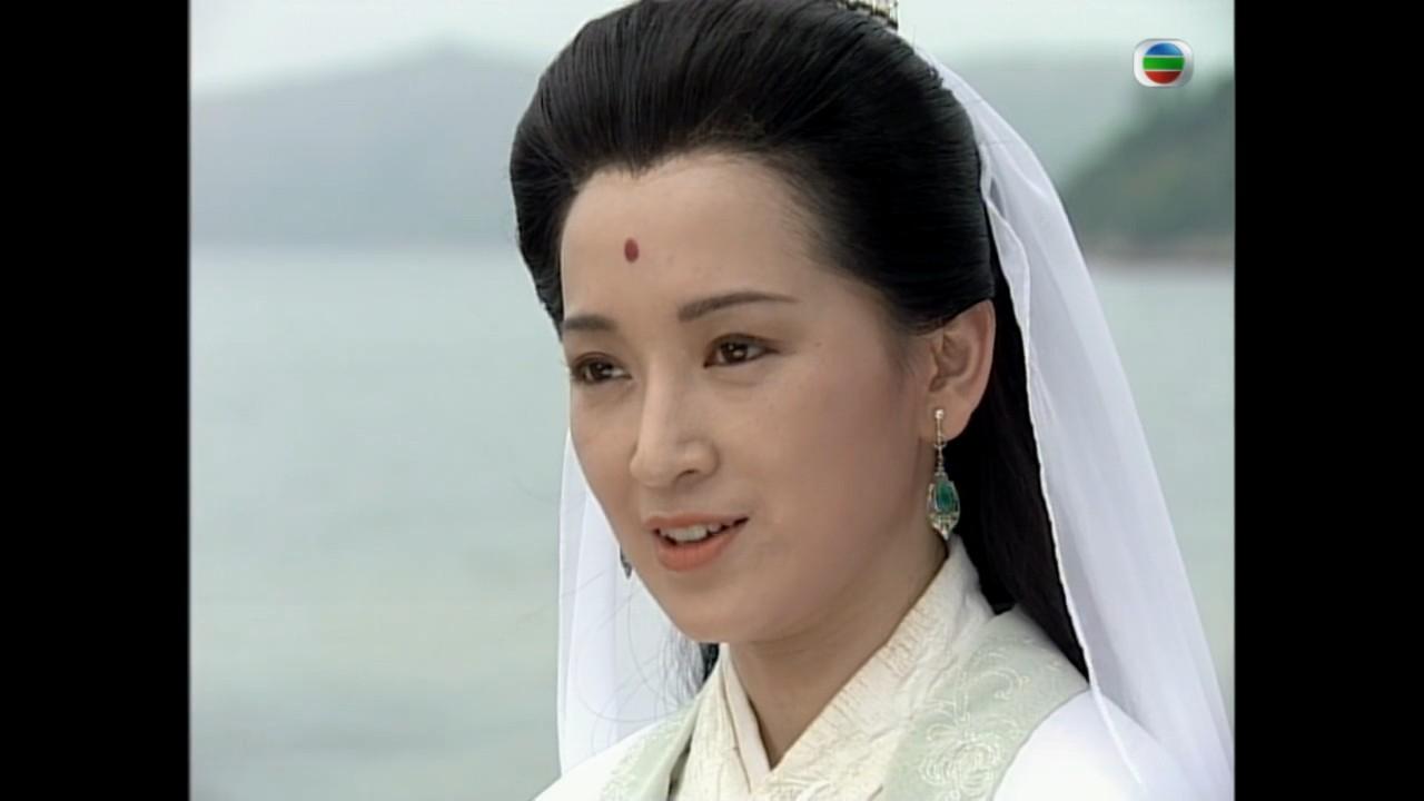 龔姐本身已是「氣質美人」,加上在《西遊記》(1996)中飾演觀音深入民心,今次搖身一變成「蛇蝎秋伯娘」絕對震撼觀眾。