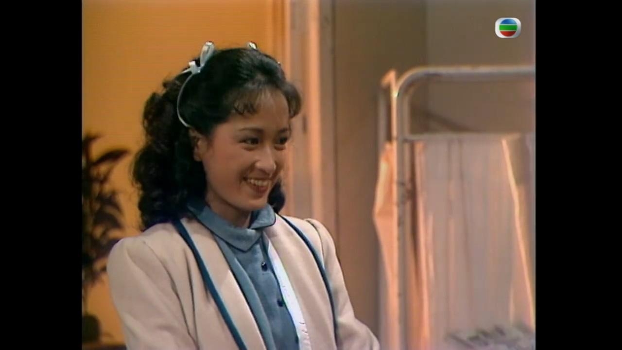 龔姐在劇集《大香港》(1984) 飾演少女舒薇,同樣氣質滿滿。