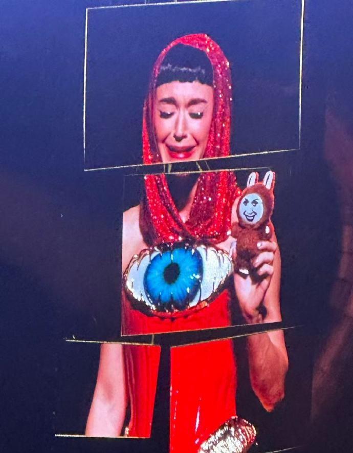 Fans把Katy Perry的樣貌貼在Labubu公仔凡面上。