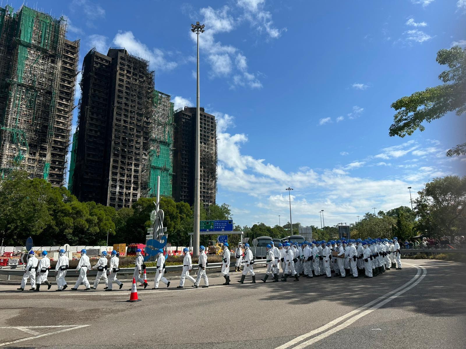 大埔宏福苑五級火造成多人死傷,在大廈內還有多具未辨識身份的遺體,警方災難遇害者辨認組今日進入現場搜索。