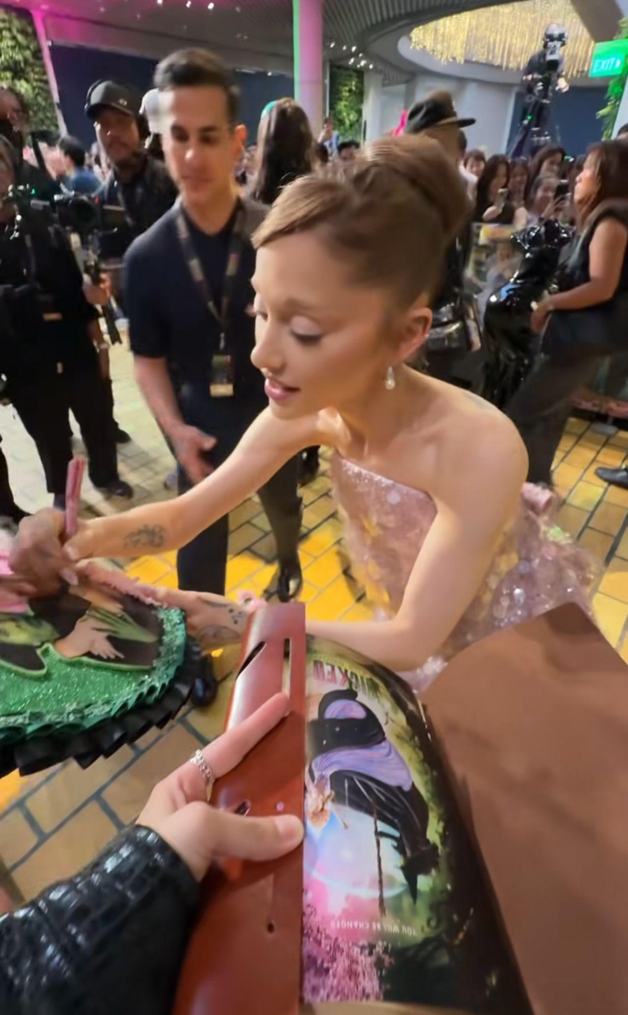 Ariana Grande十分親民。