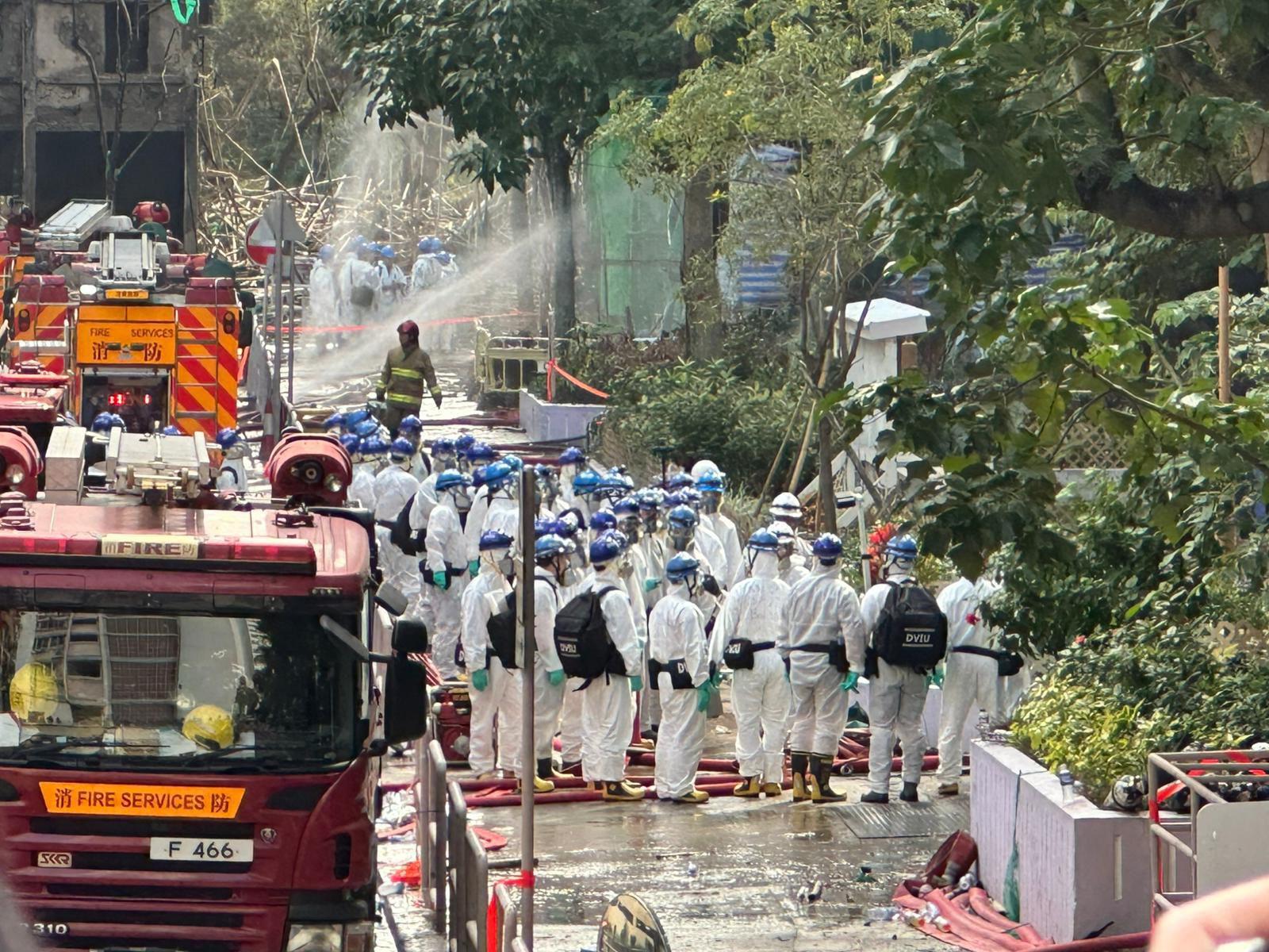 大埔宏福苑五級火造成多人死傷,在大廈內還有多具未辨識身份的遺體,警方災難遇害者辨認組今日進入現場搜索。