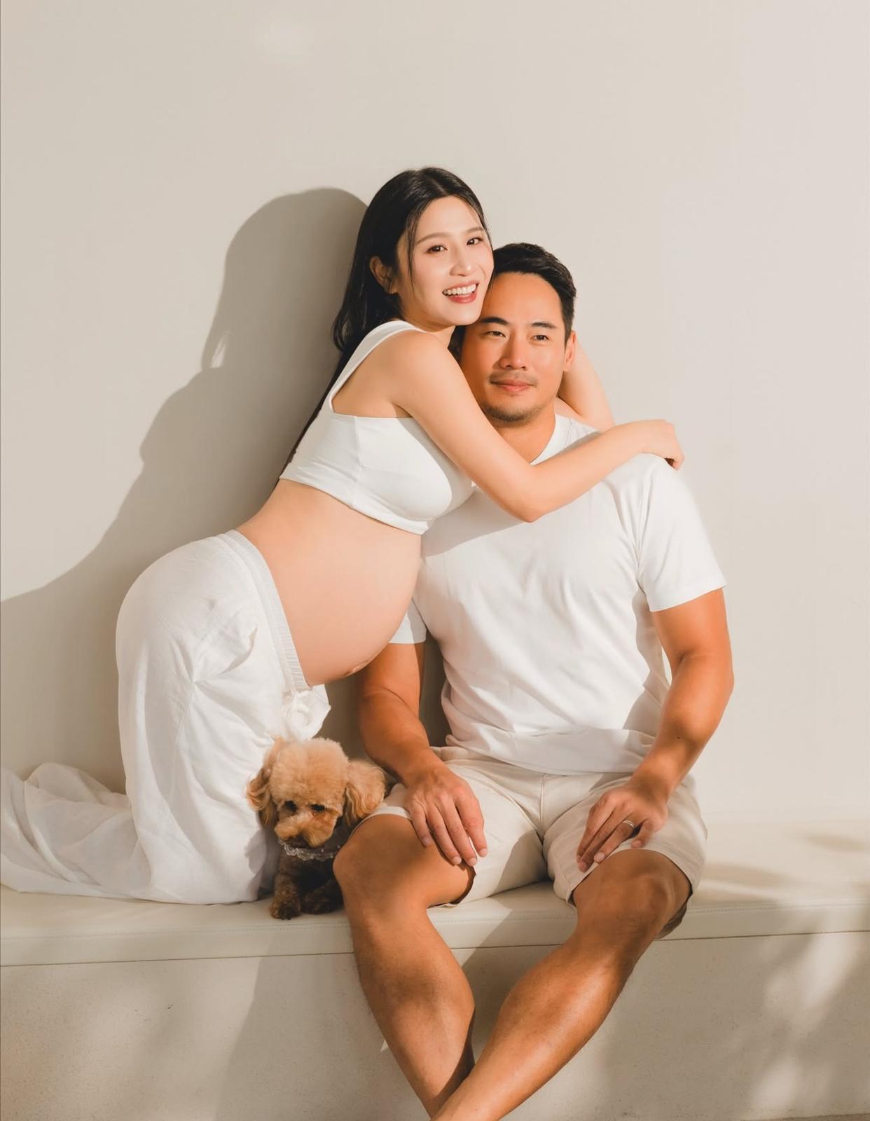 Coffee挺大肚拍孕婦寫真。