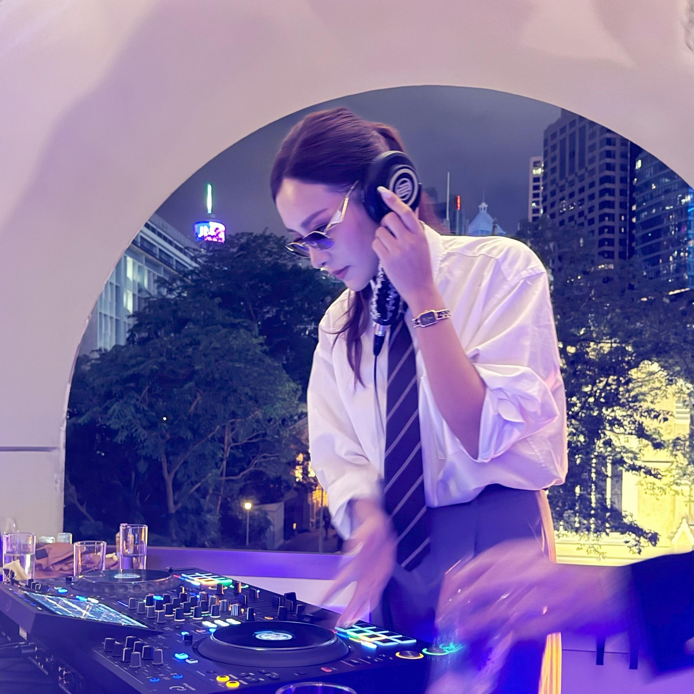 Jeana現身Party做DJ打碟並非玩玩下,原來已經有十年功力!