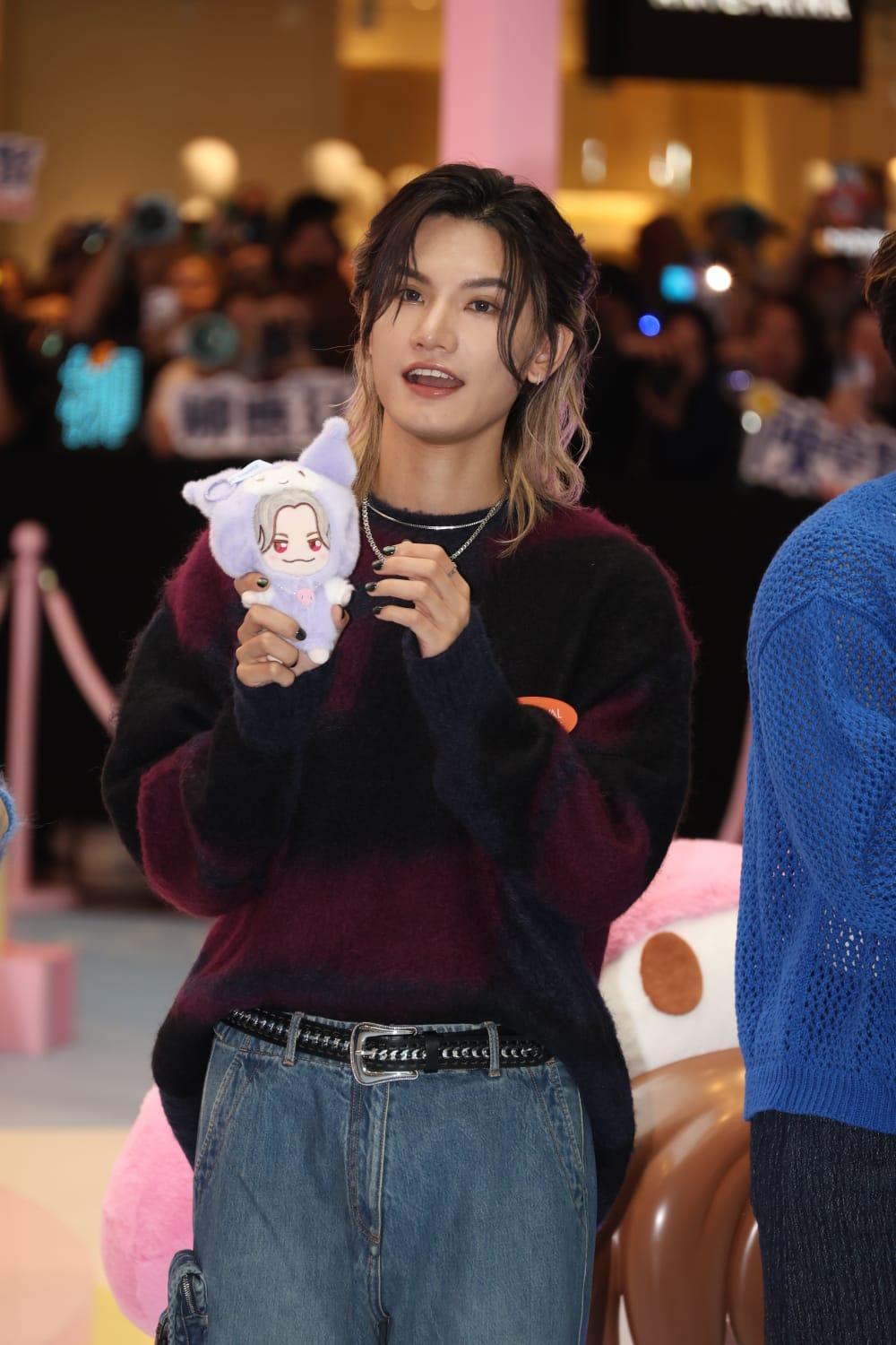 Jeremy李駿傑在七周年閃避球賽成就解鎖,一人對藍組5位成員。(周令知攝)