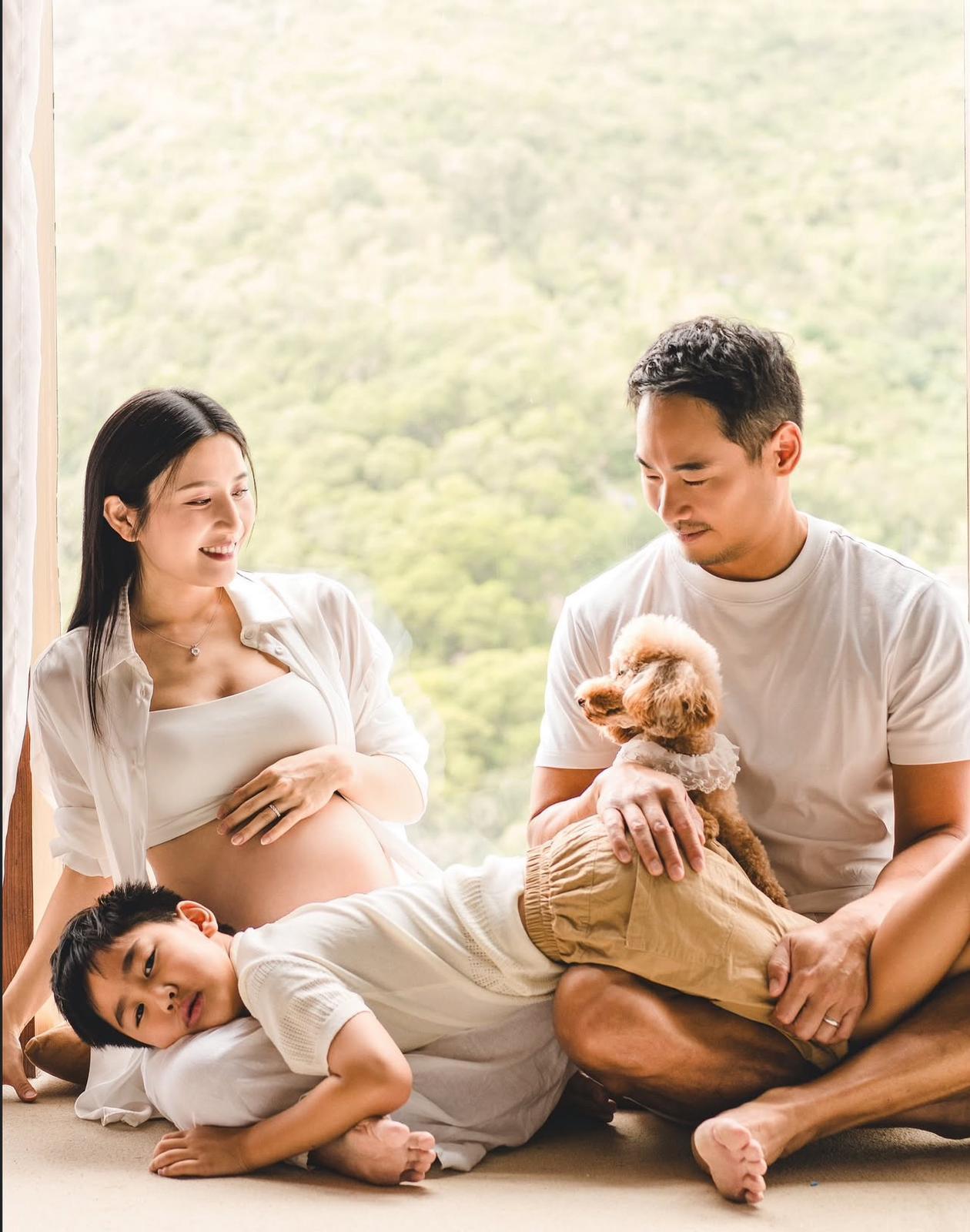 Coffee挺大肚拍孕婦寫真。