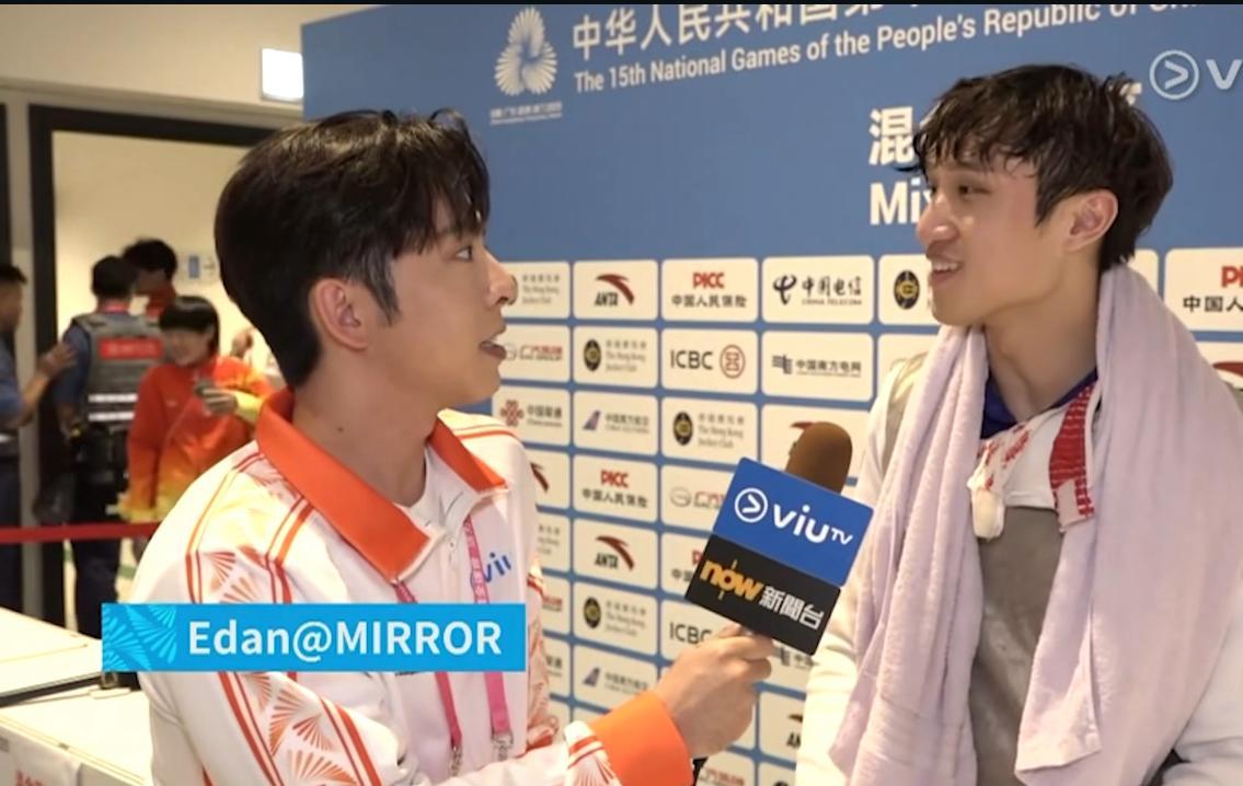 Edan以體育記者身份訪問蔡俊彥。