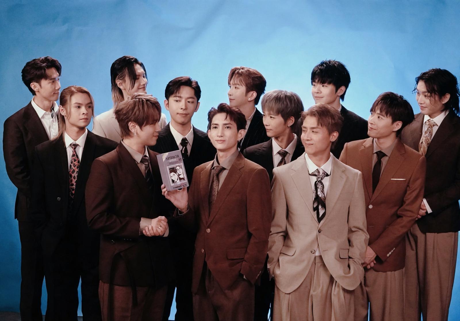 MIRROR最新團歌《DNA is U》MV復刻經典廣告。