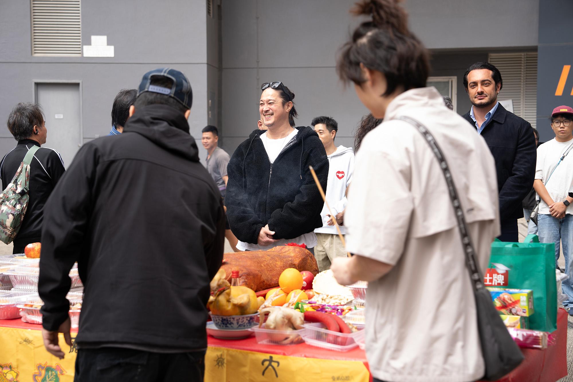 陳⼦聰康復後精神奕奕地現⾝。