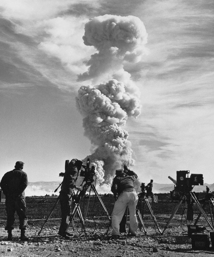 1953年6月內華達試驗場進行核試,傳媒遠距離拍攝。(資料圖片)