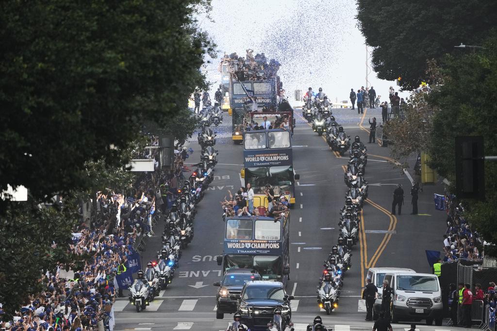 道奇衞冕世界冠軍後在洛杉磯舉行巡遊。(美聯社)