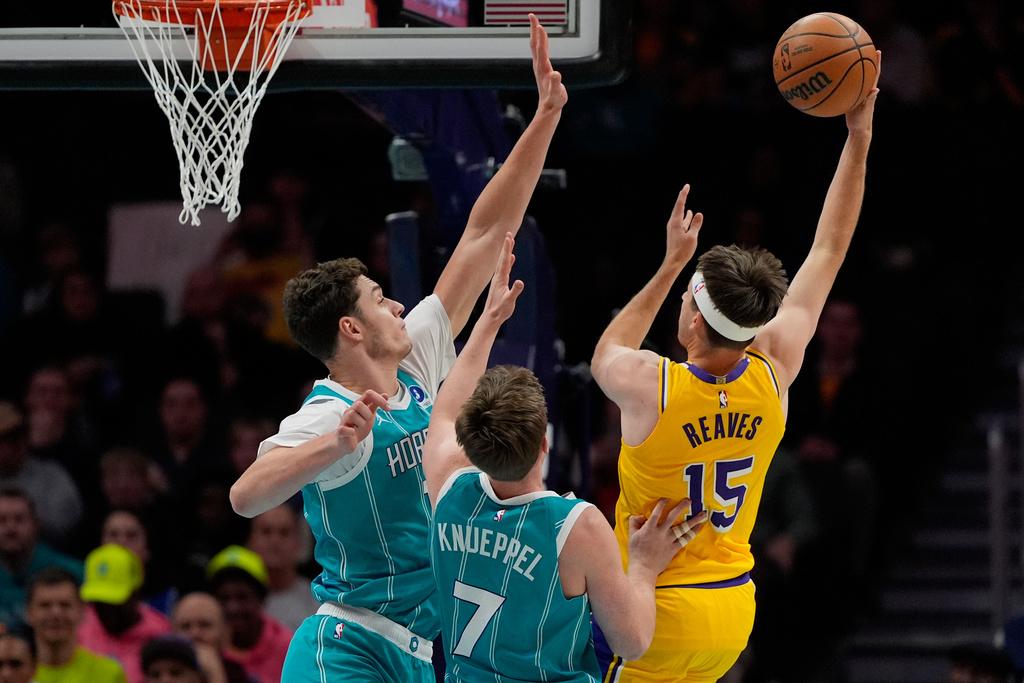 湖人121:111擊敗黃蜂。(美聯社)