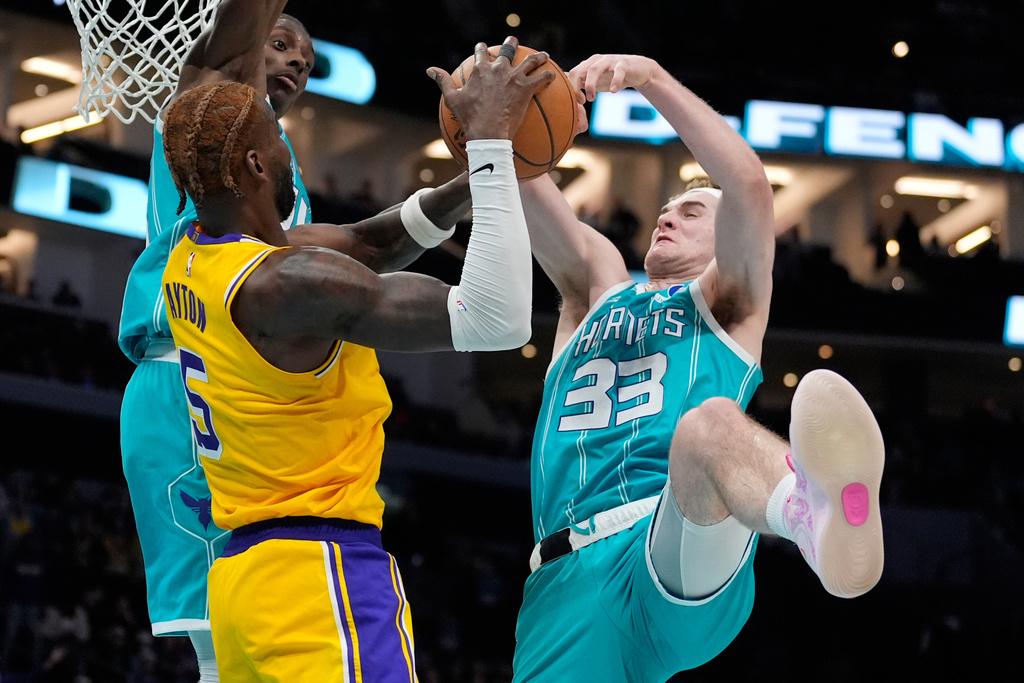 湖人121:111擊敗黃蜂。(美聯社)