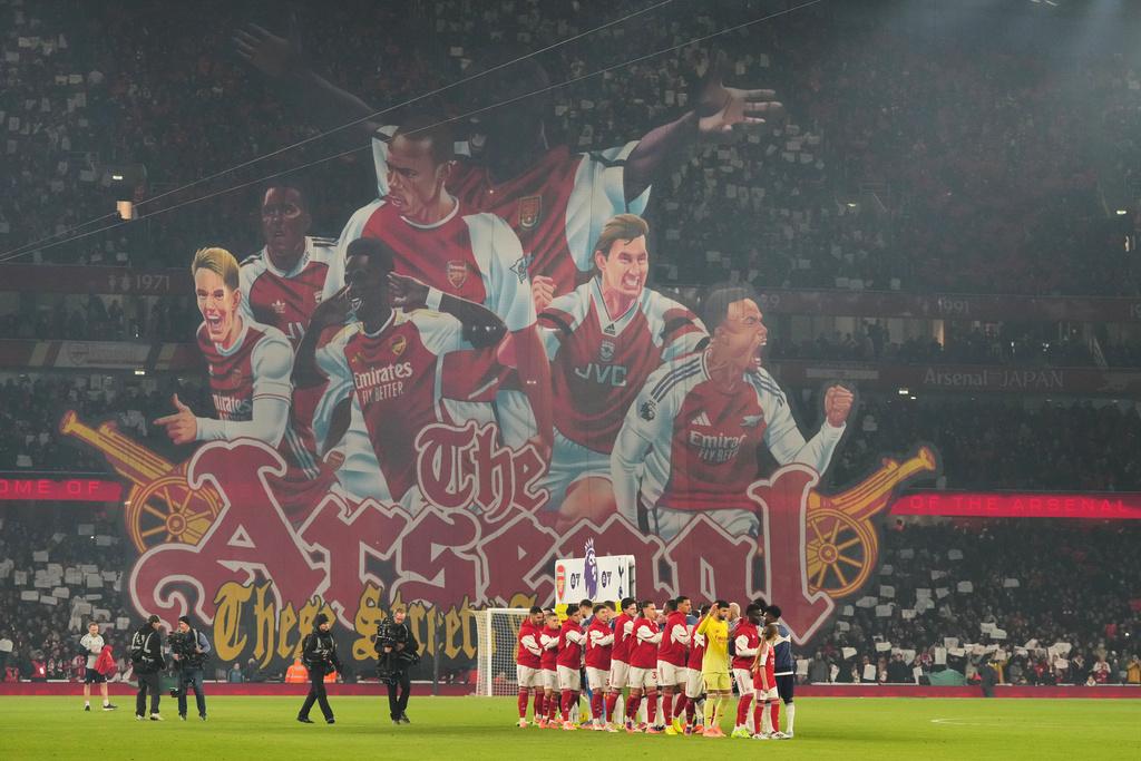 阿仙奴球迷砌出巨型TIFO。(美聯社)