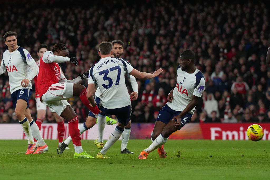 英超|伊斯為阿仙奴3度射破熱刺。(美聯社)