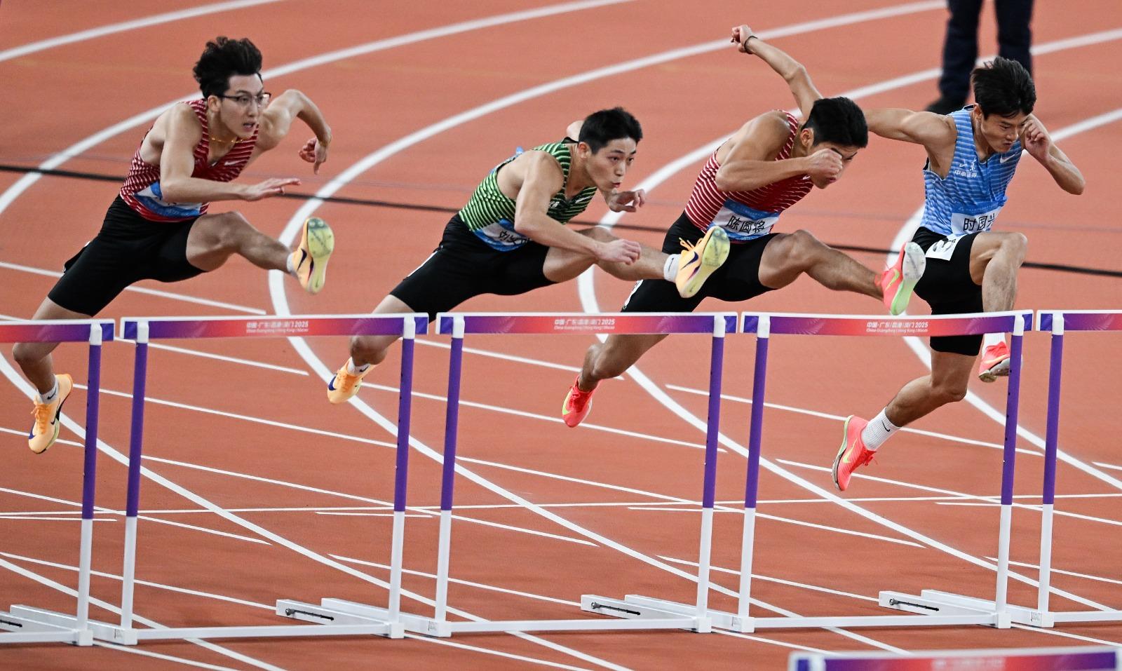 全運會男子110米欄決賽,2線的張宏峰跑出13.71秒,取得第五名。(新華社)