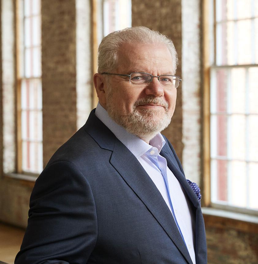 艾斯自1987年起為Sony Classical唱片品牌旗下獨家藝人,他與卡華高斯及馬友友合作,灌錄布拉姆斯三合奏全集,曾多次奪得格林美獎。