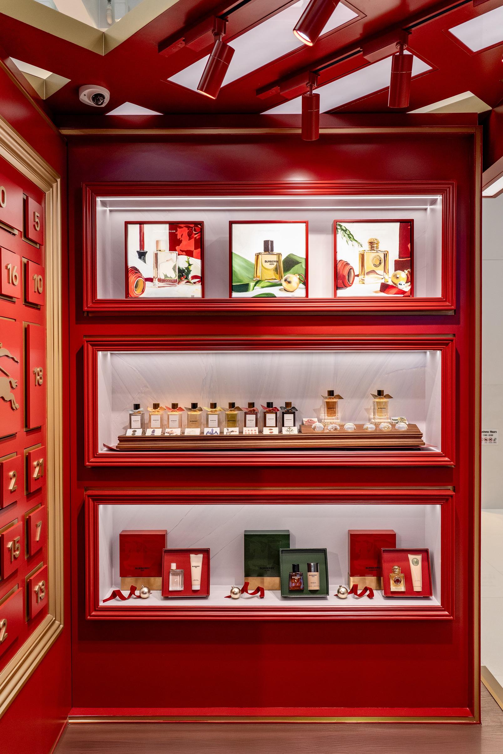 BURBERRY BEAUTY節日限定店展示一系列香氛及彩妝產品