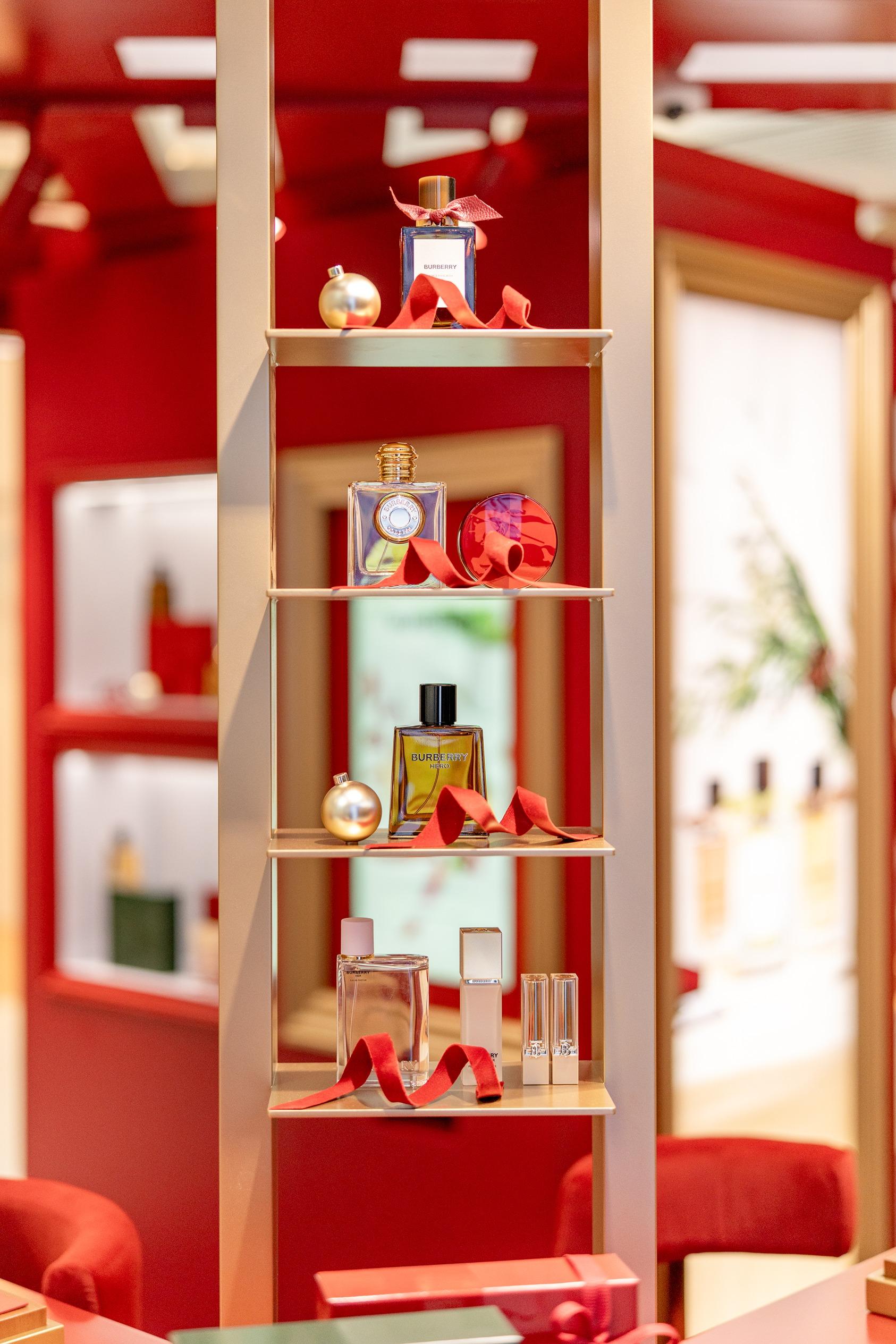 BURBERRY BEAUTY節日限定店展示一系列香氛及彩妝產品