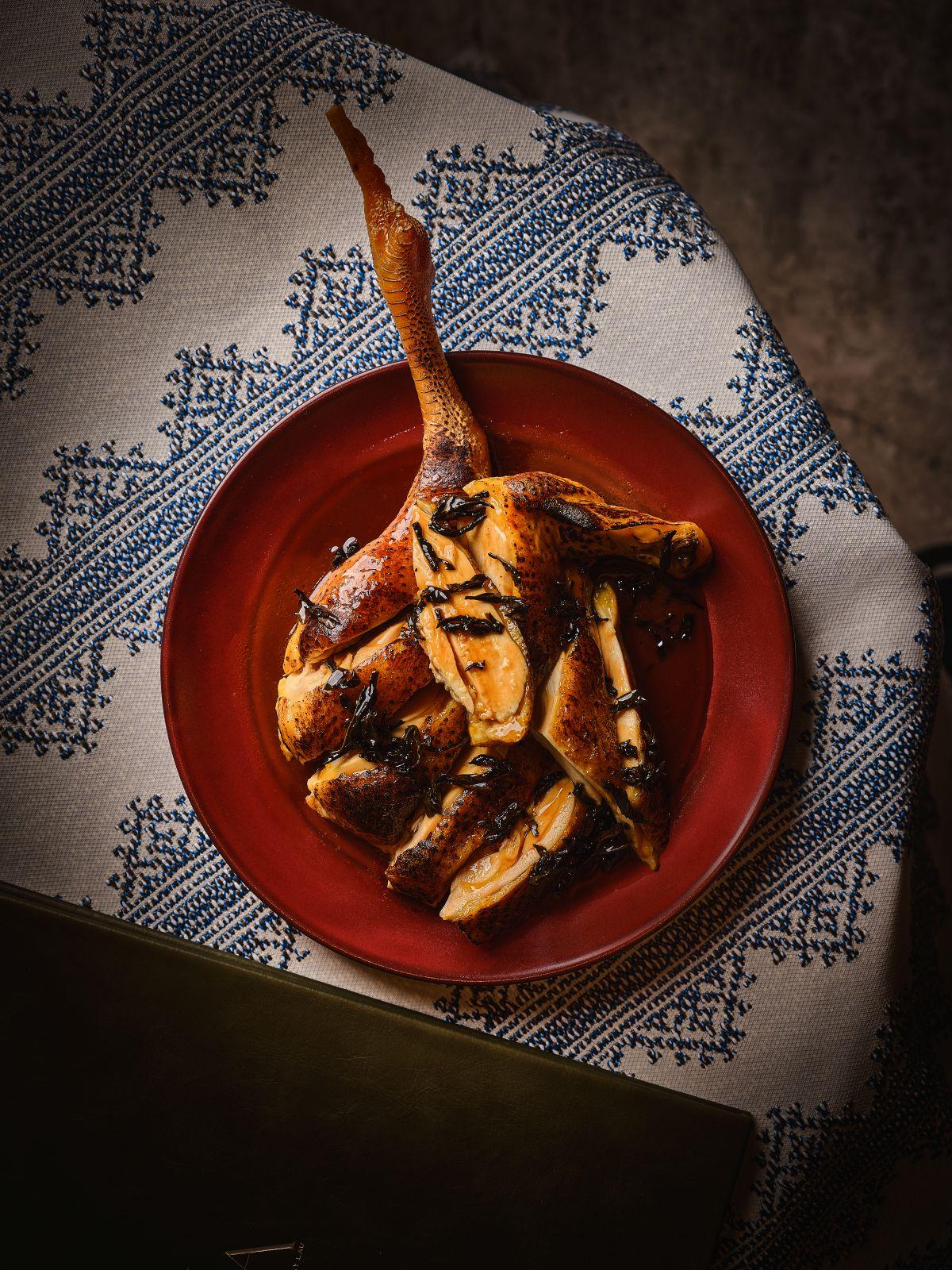 熟成燒乳鴿配香茅蘸水及乳鴿汁$348