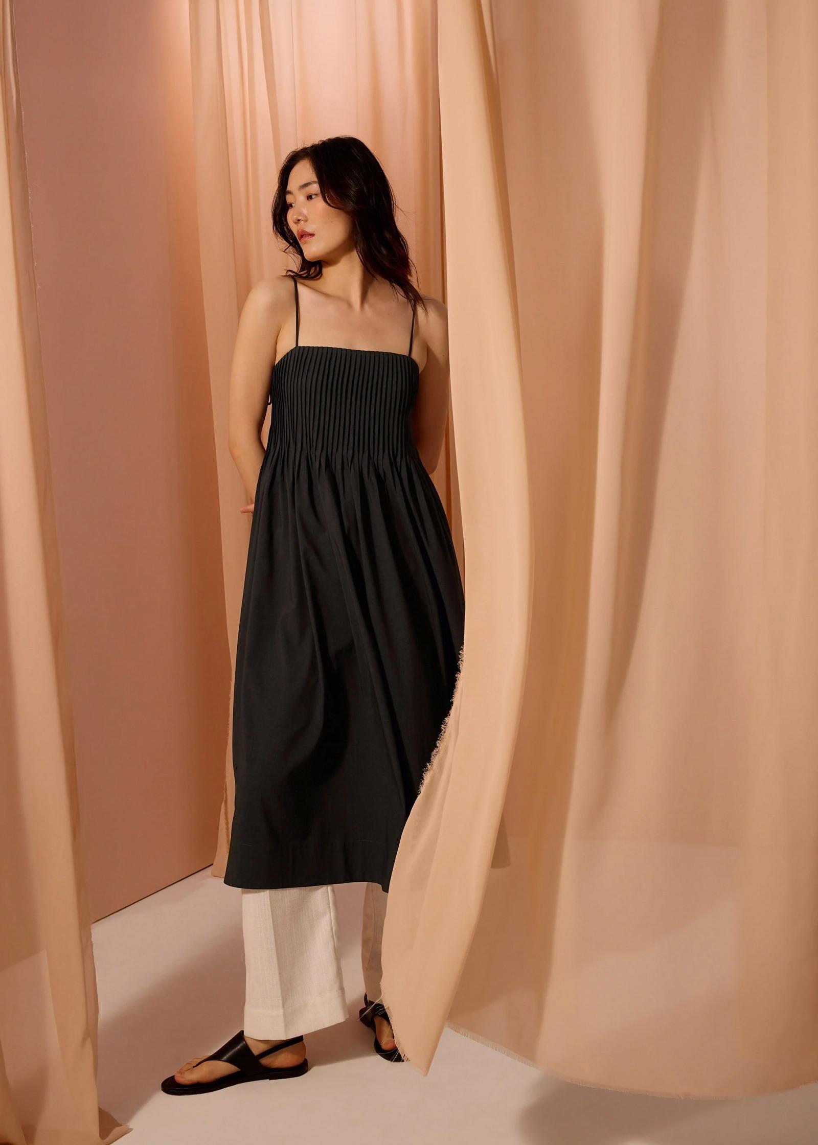 Chalita Pintuck Camisole Trapeze Midaxi Dress (Charcoal) 原價:$489、優惠價:$390 (8折)