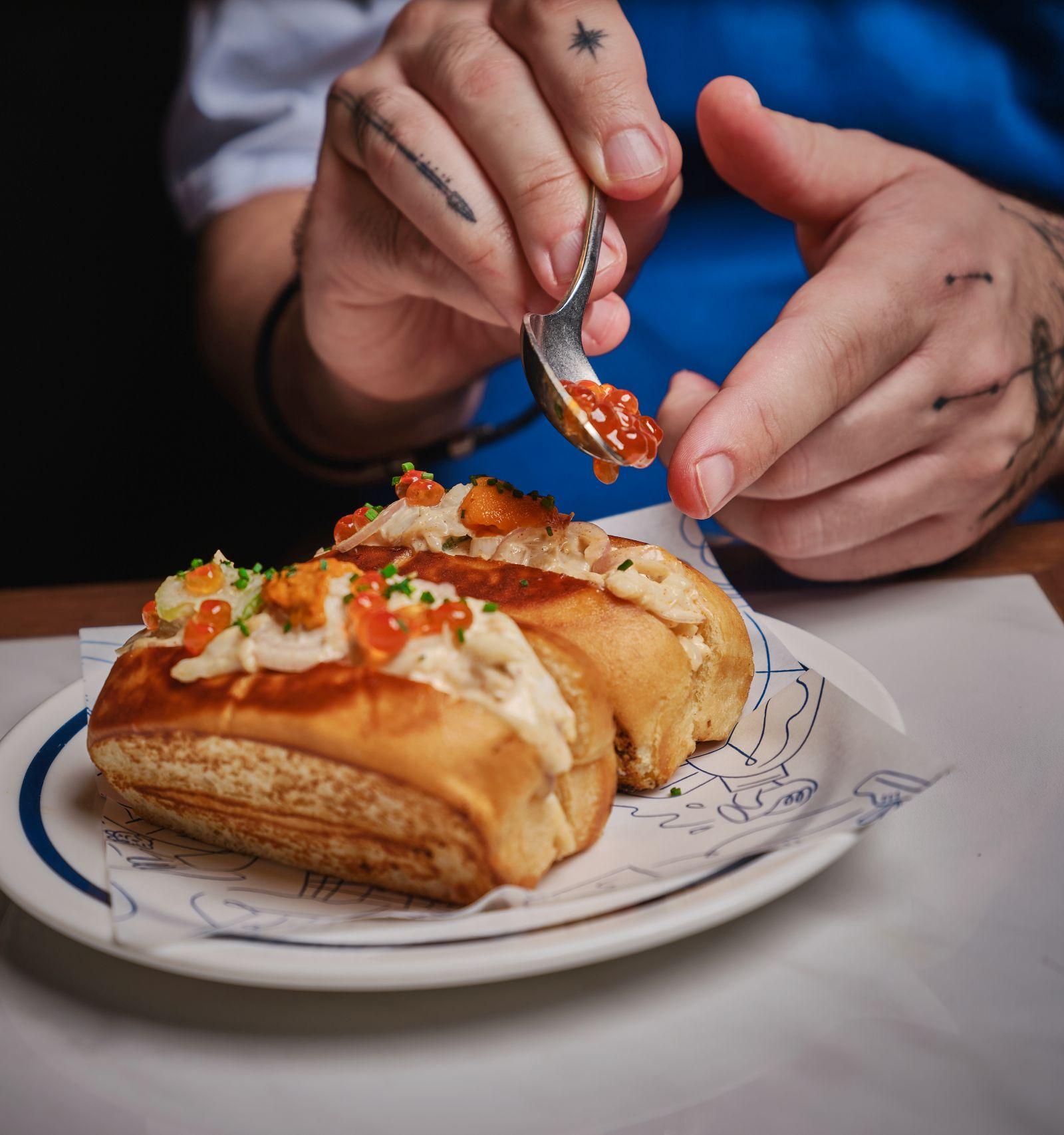 蟹肉海膽三文魚子包($138)