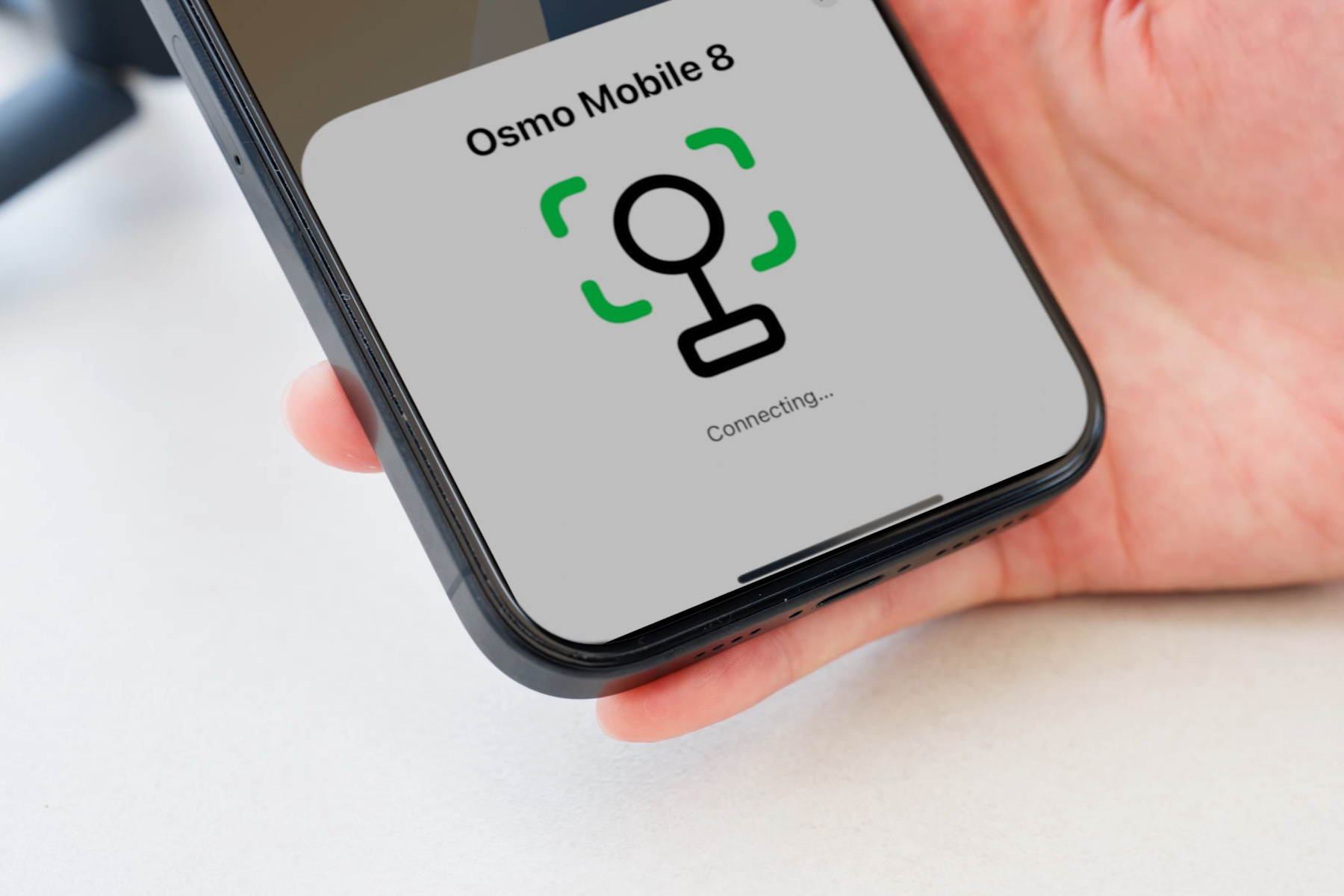 DJI Osmo Mobile 8新增Apple DockKit功能,可使用原生相機追蹤。