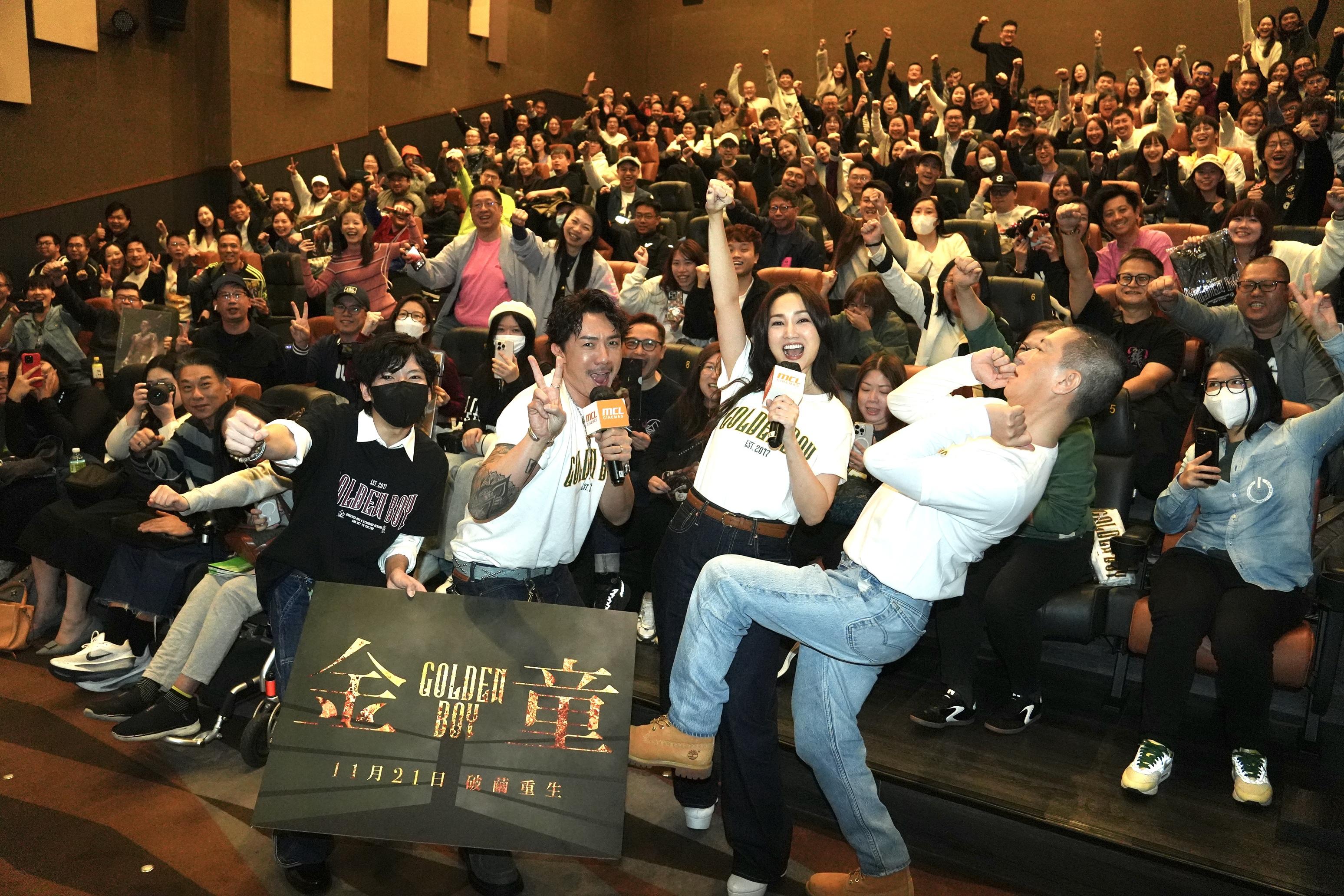 「賤輝」張家輝現身《金童》特典場,與張繼聰謝安琪跟觀眾大合照。