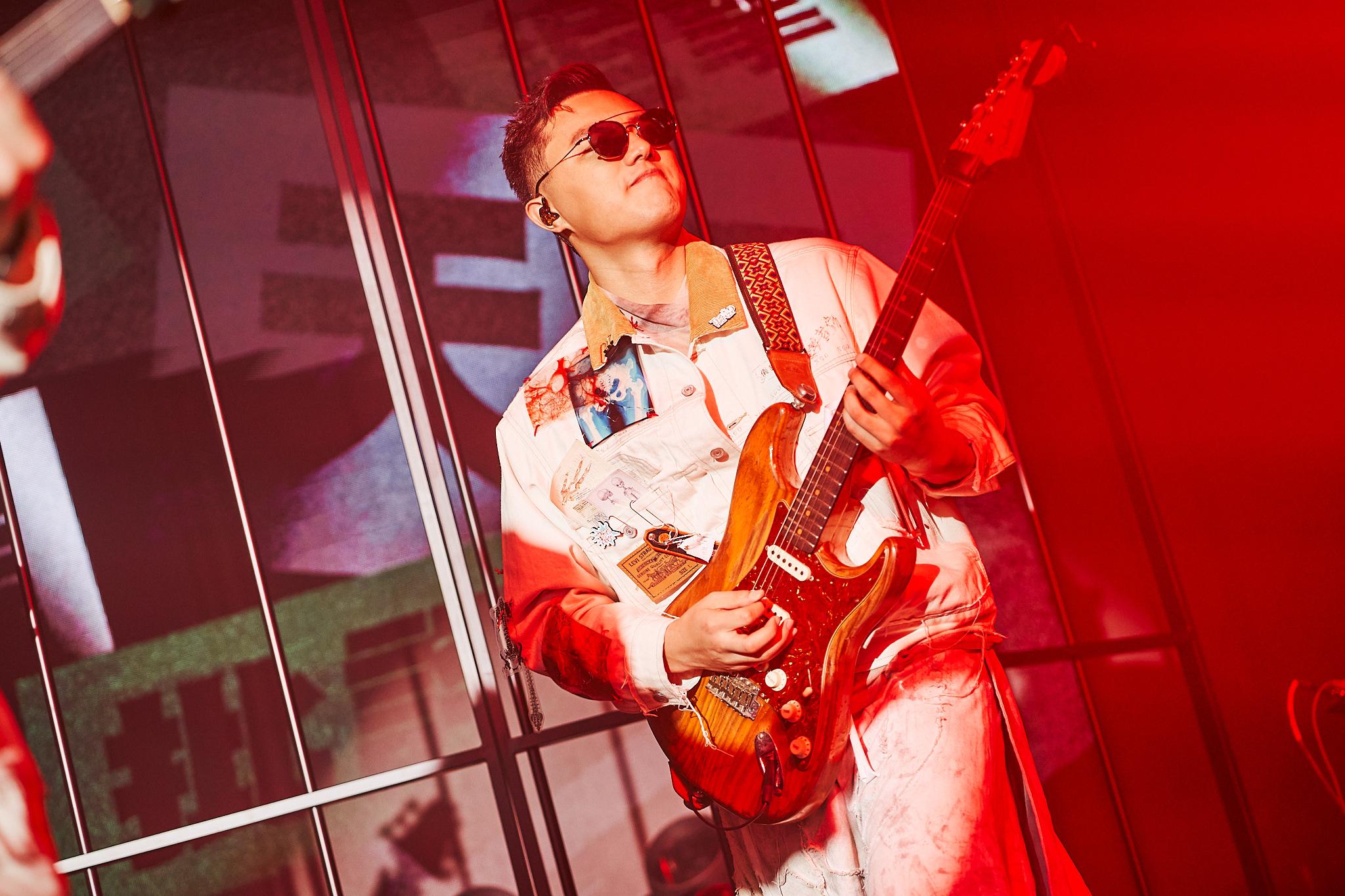 吉他手Ricky,《The Hertz Live In 正常病院 2025》演唱會頭場。(攝:Henry Cheung@seafoodhenry)