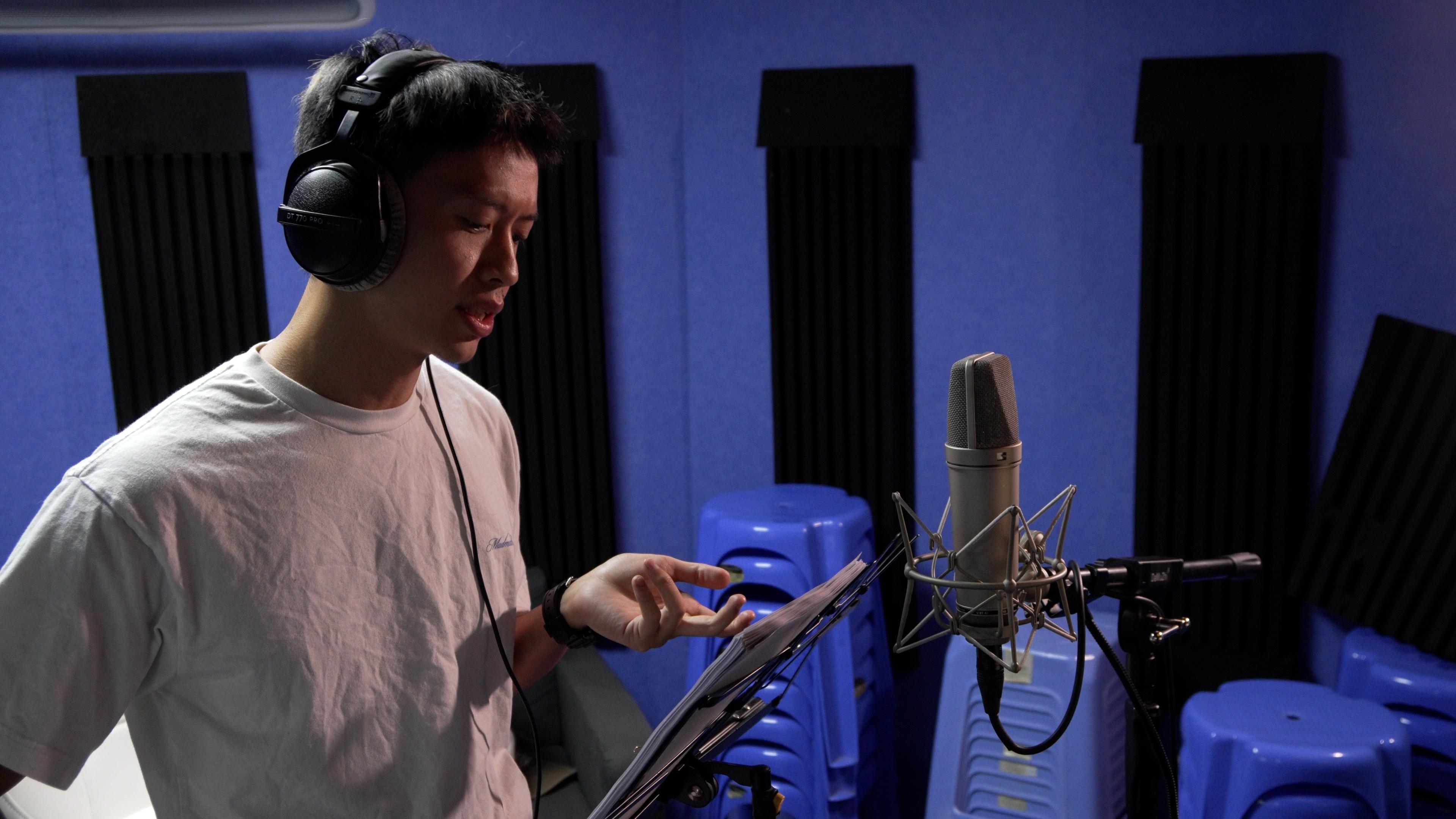 Locker首次參與三級電影,為動畫《出精特工隊》人類男主角配音。