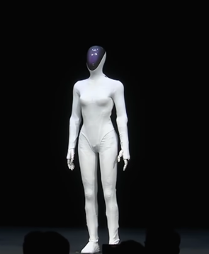 小鵬女性機械人IRON外表。