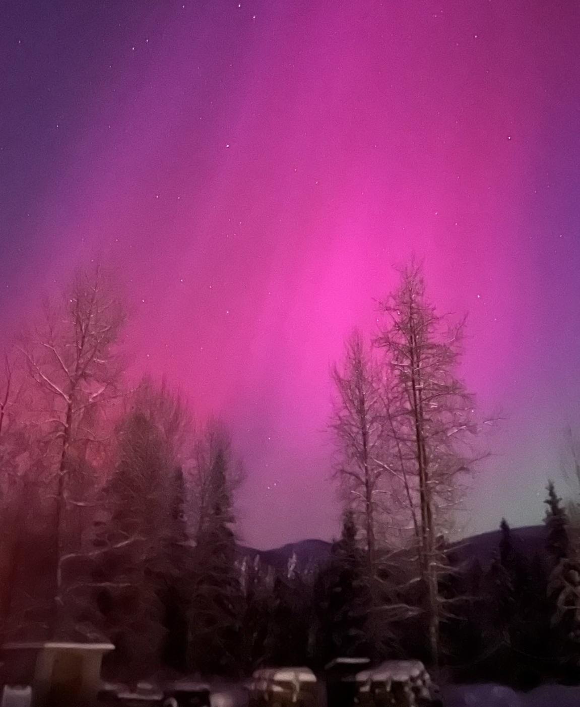 北海道出現的低緯度極光。(網上圖片)