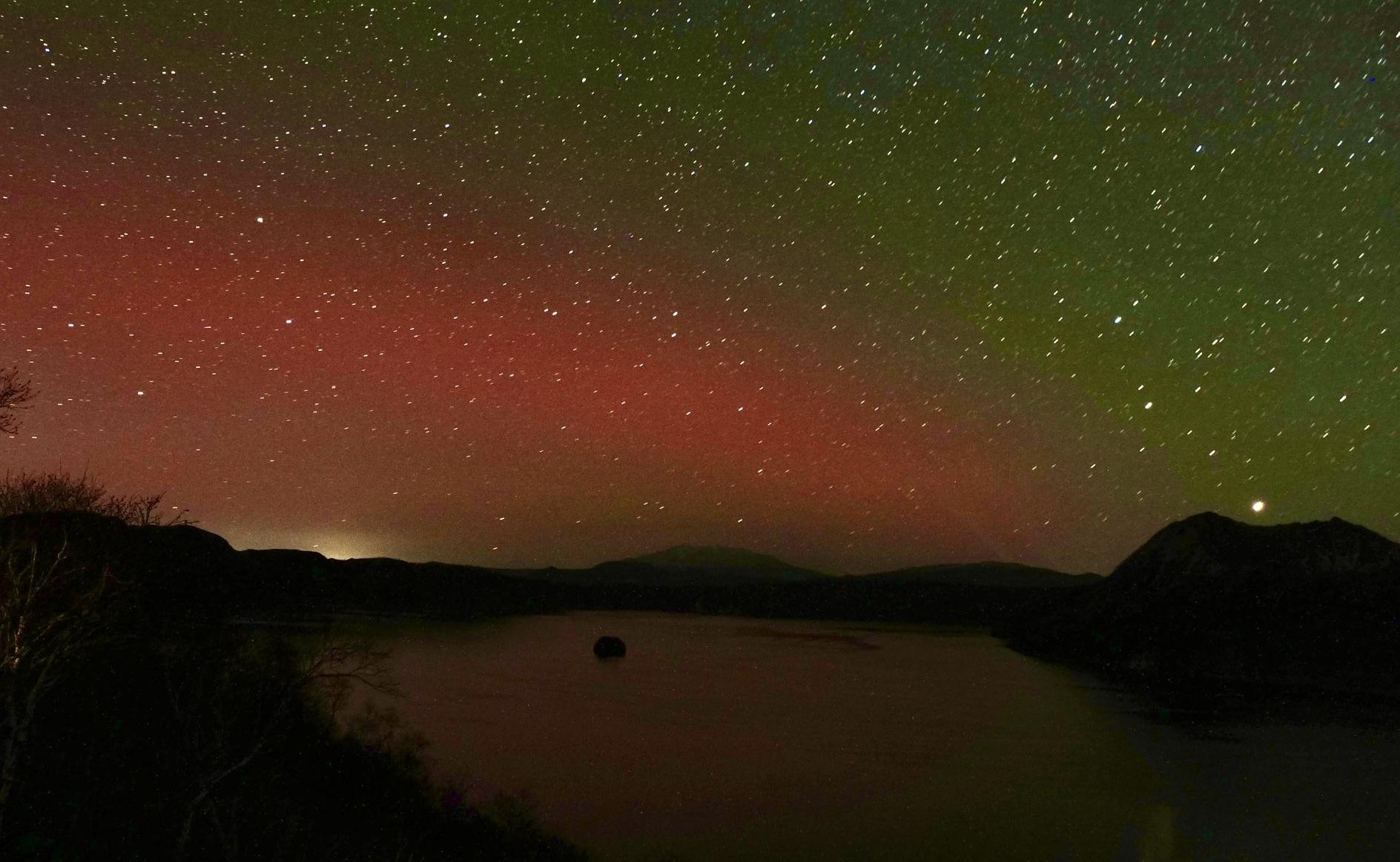 北海道出現的低緯度極光。(網上圖片)