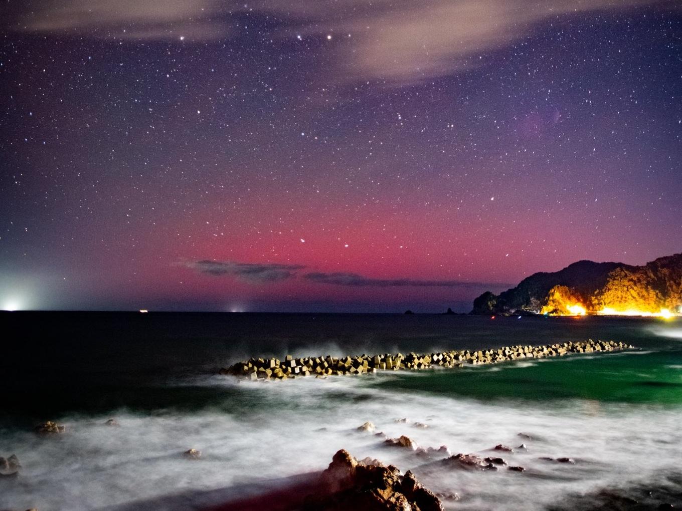 新潟亦出現的低緯度極光。(網上圖片)