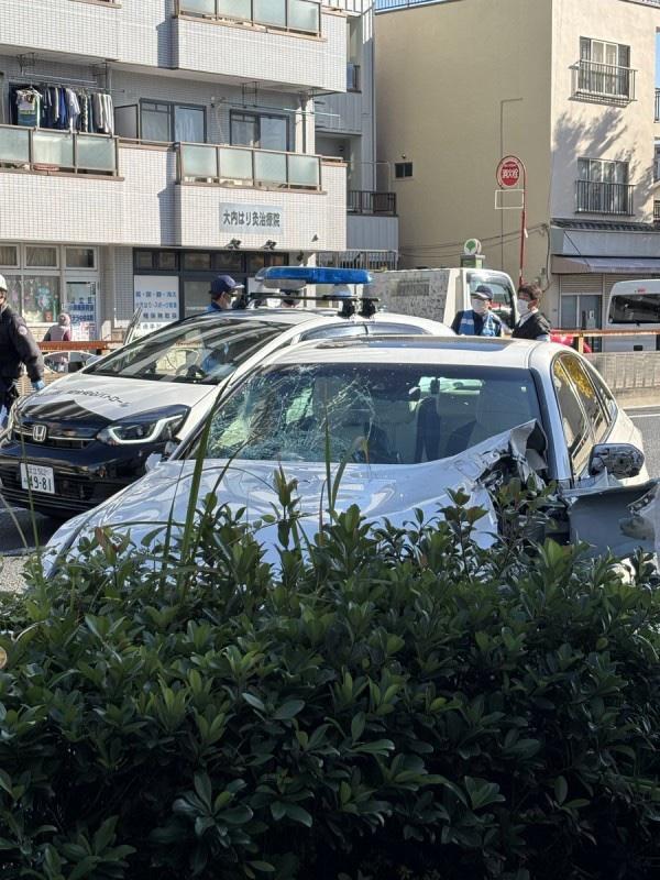 日本東京發生汽車撞向行人路事故,導致至少11人受傷(網上圖片)