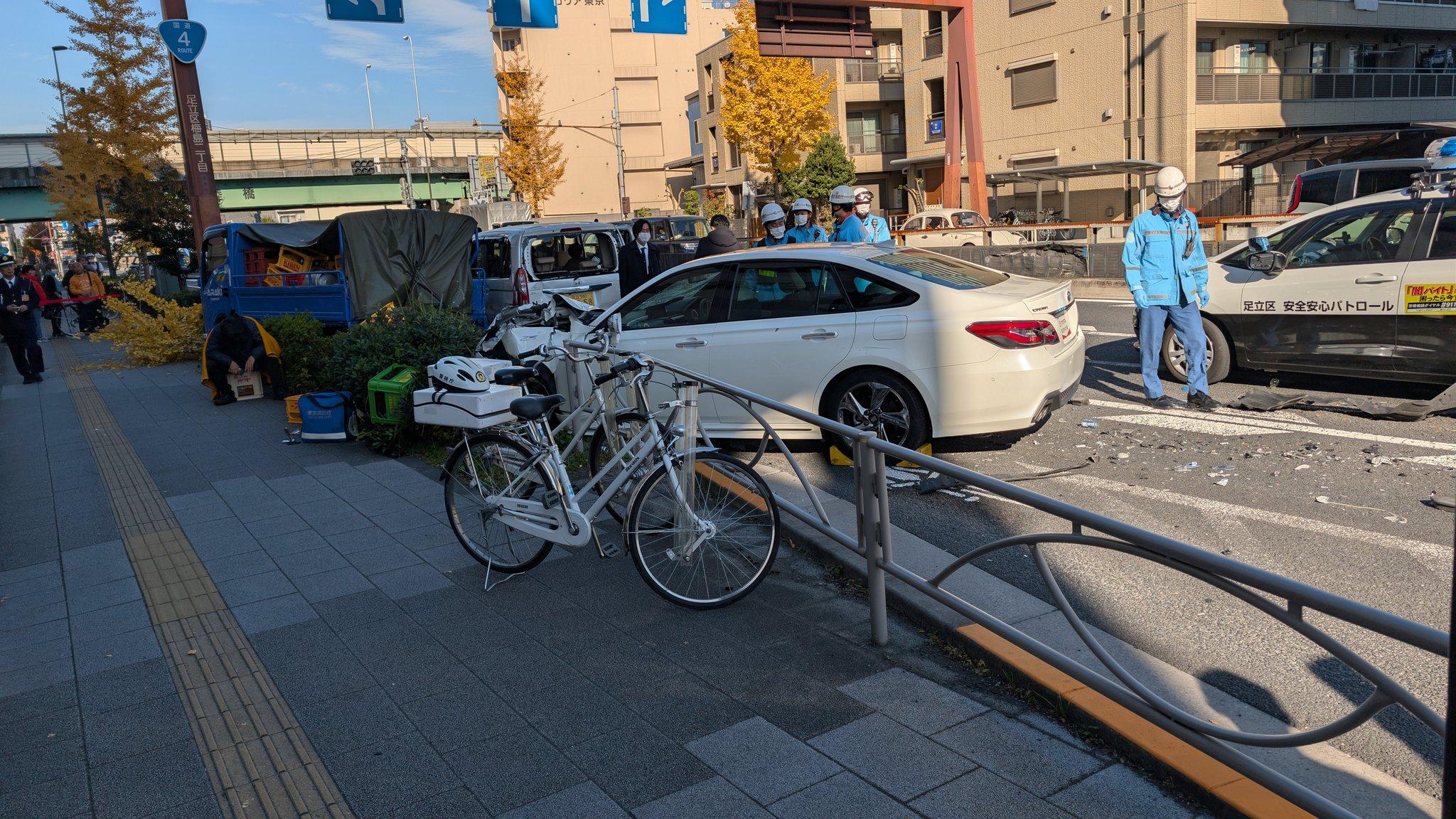 日本東京發生汽車撞向行人路事故,導致至少11人受傷(網上圖片)