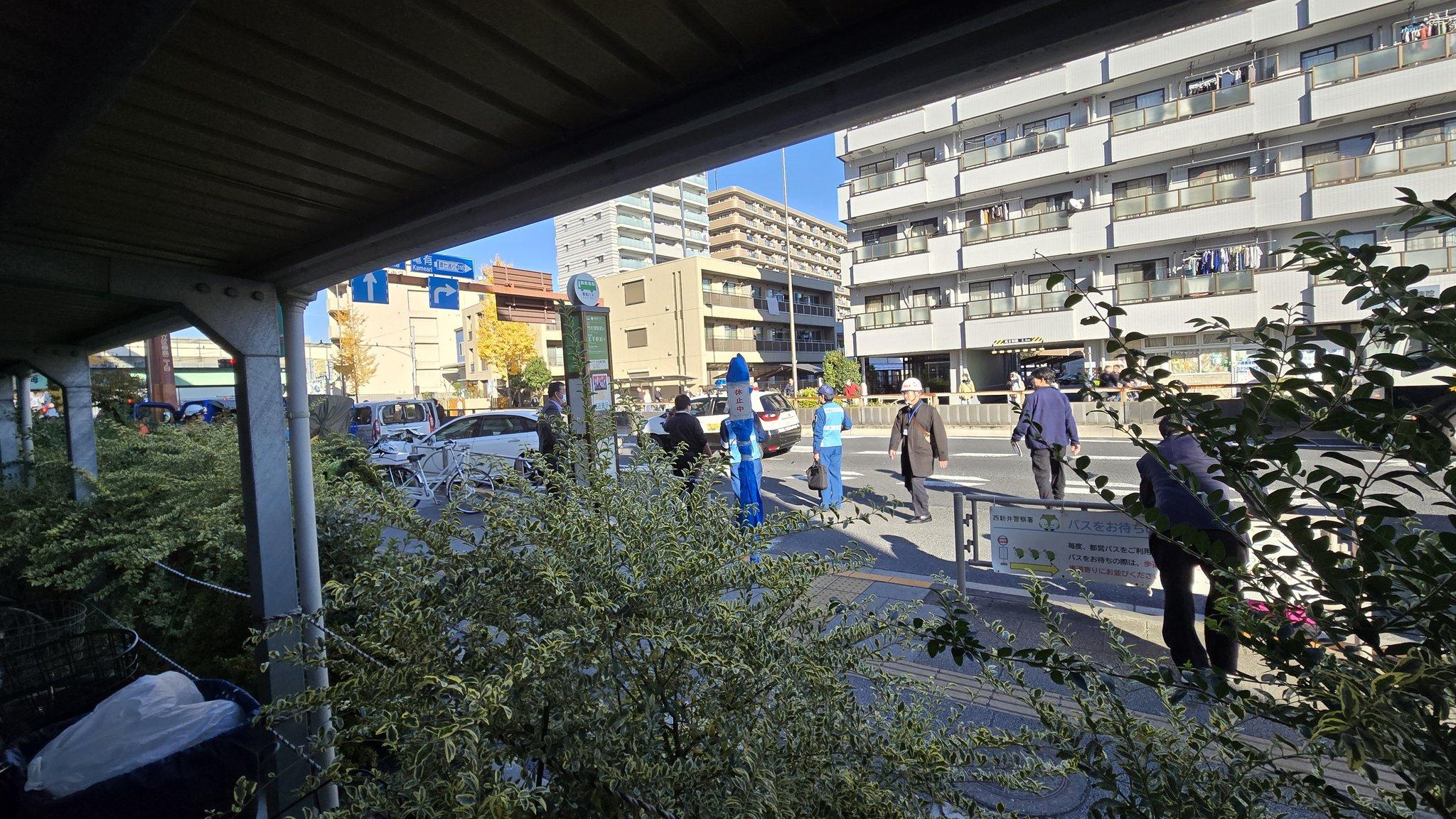 日本東京發生汽車撞向行人路事故,導致至少11人受傷(網上圖片)