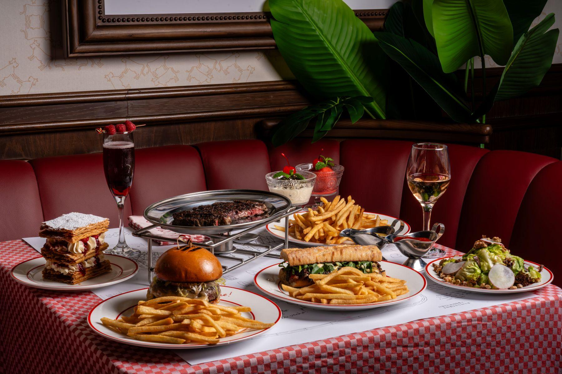 牛扒套餐(每位$418)包括法國長棍麵包配牛油、有機合桃沙律、USDA Prime級肉眼牛扒、甜品及餐茶。新店更供應牛扒三文治及熱溶芝士漢堡。