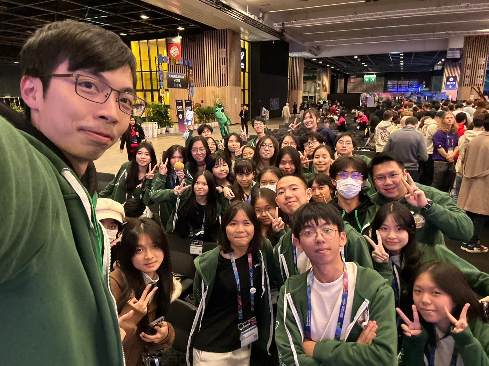 香港聯校隊伍由自迦密柏雨中學、東華三院伍若瑜夫人紀念中學、九龍真光中學、華英中學、聖公會聖三一堂中學及民生書院組成。