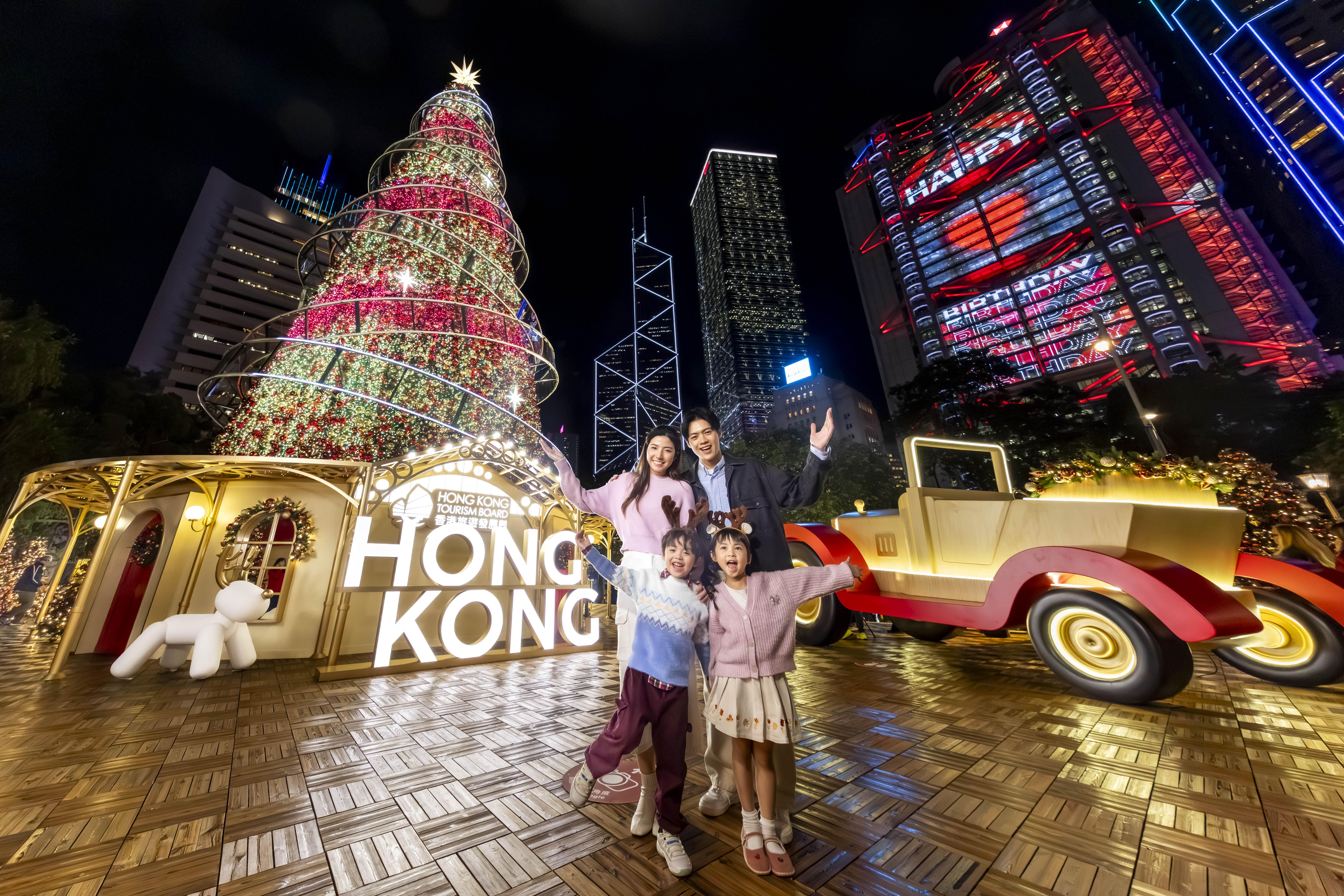 中環皇后像廣場「聖誕天地」 20 米聖誕樹