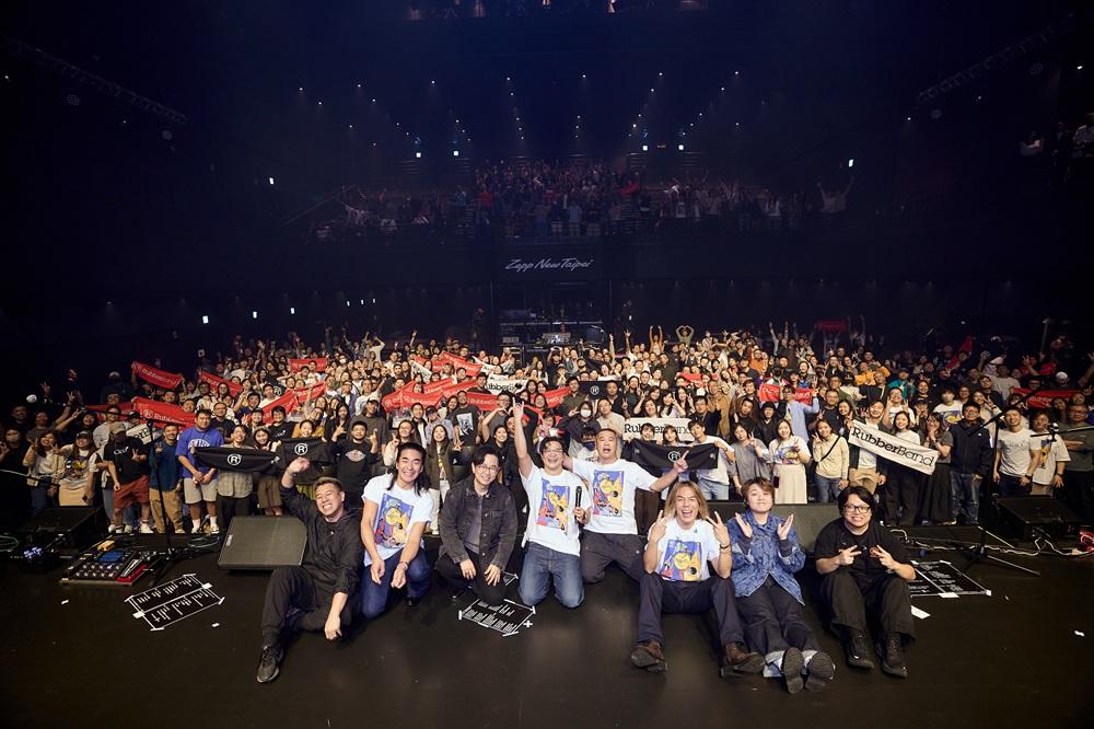 最後影張全場大合照。