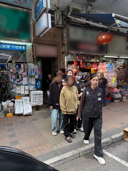 入境處拘34名黑工及僱主,外傭被炒匿港打工日薪可達500元。