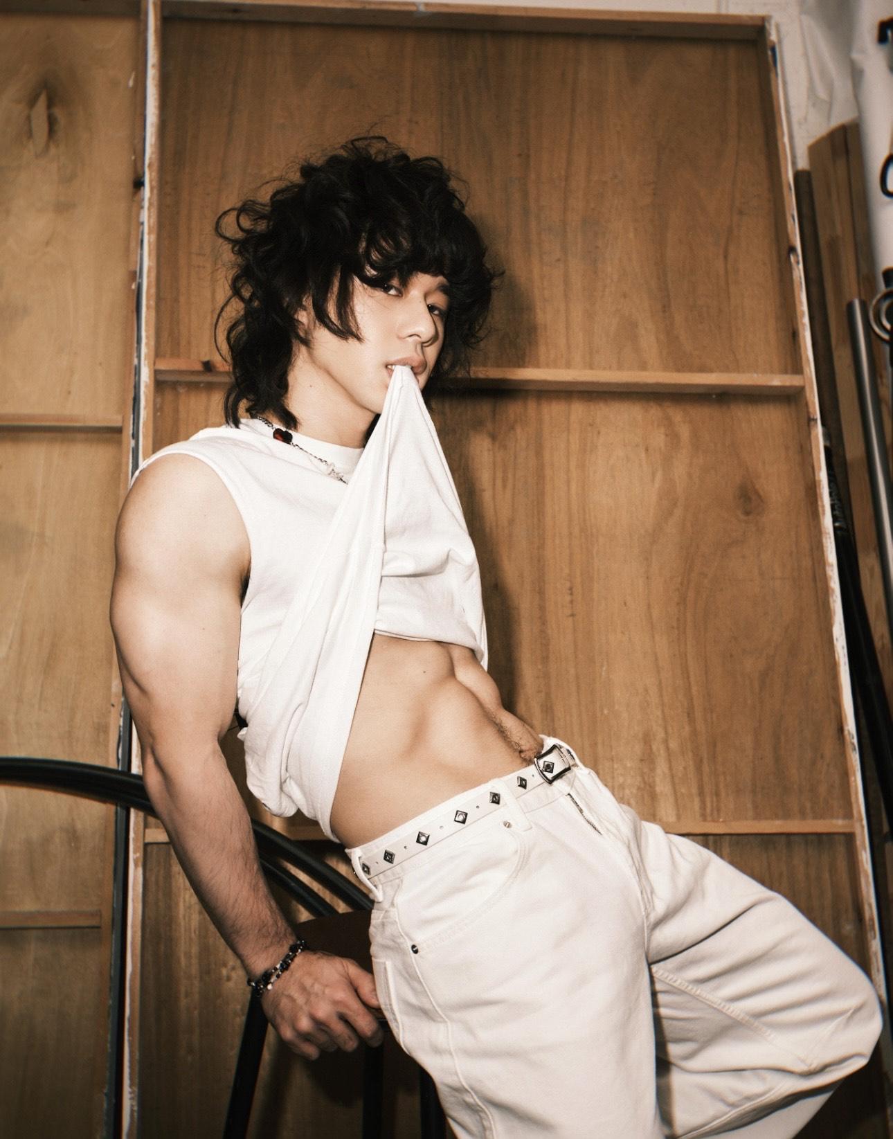 曾比特32歲生日曬爆肌型仔相。