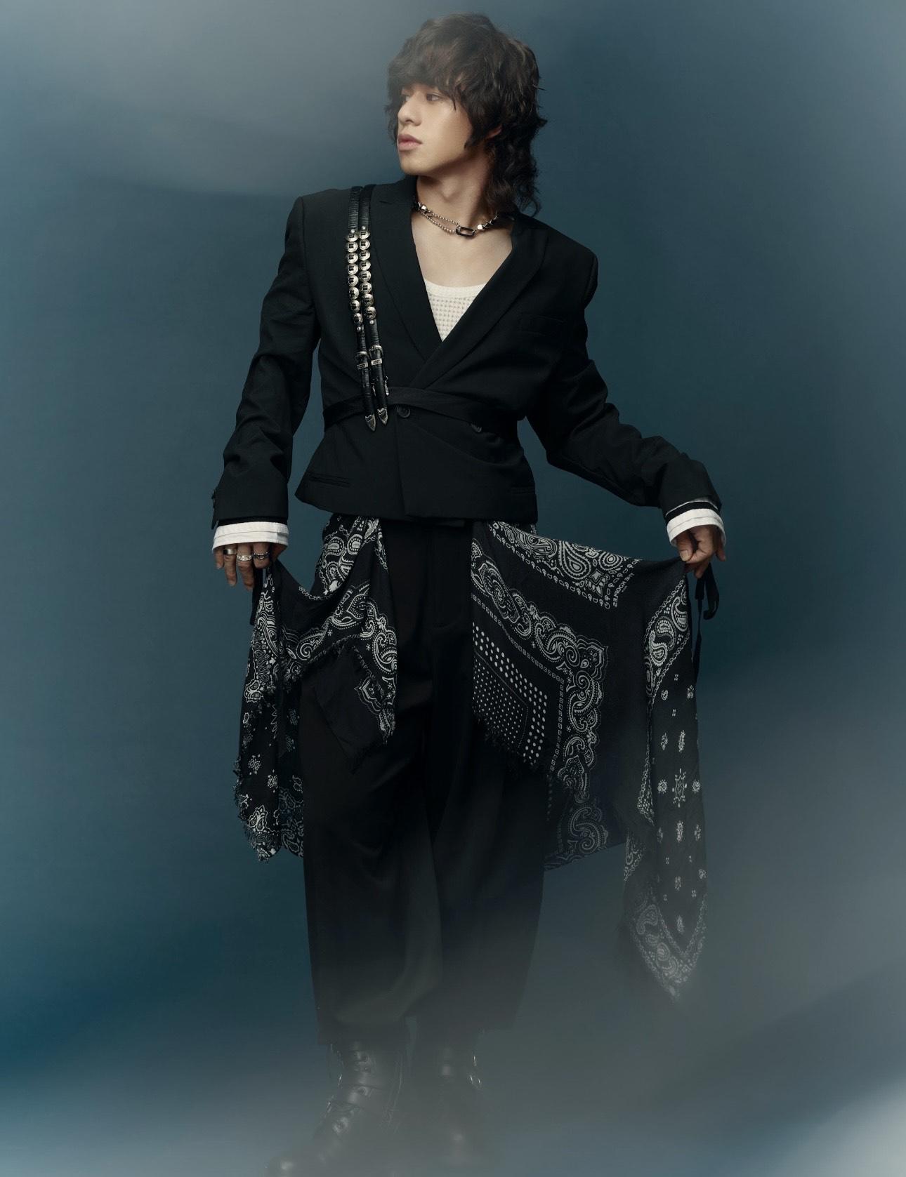 曾比特宣布過檔英皇娛樂。